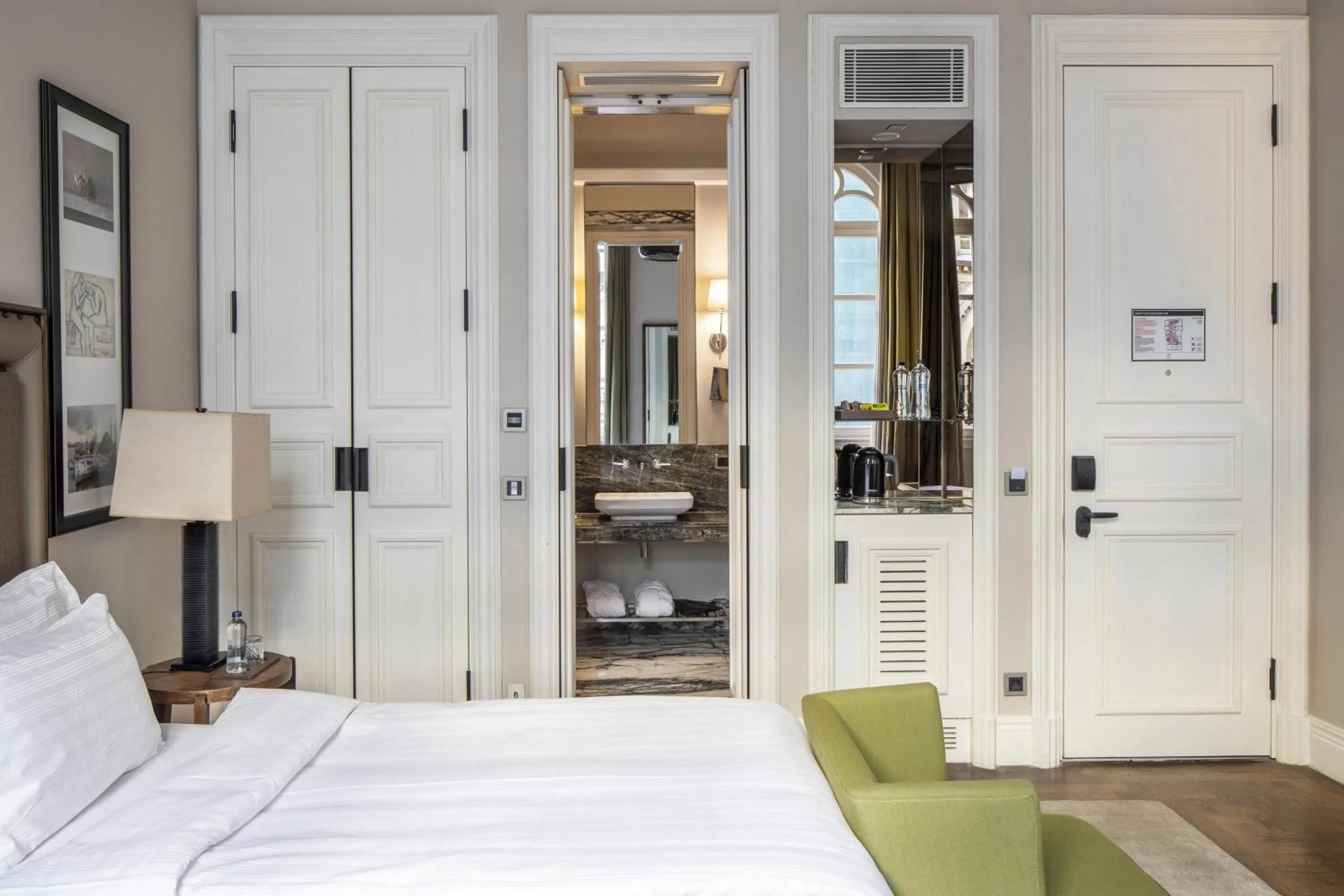 Photo of the whole room, Bed in The Bank Hotel Istanbul, a Member of Design Hotels