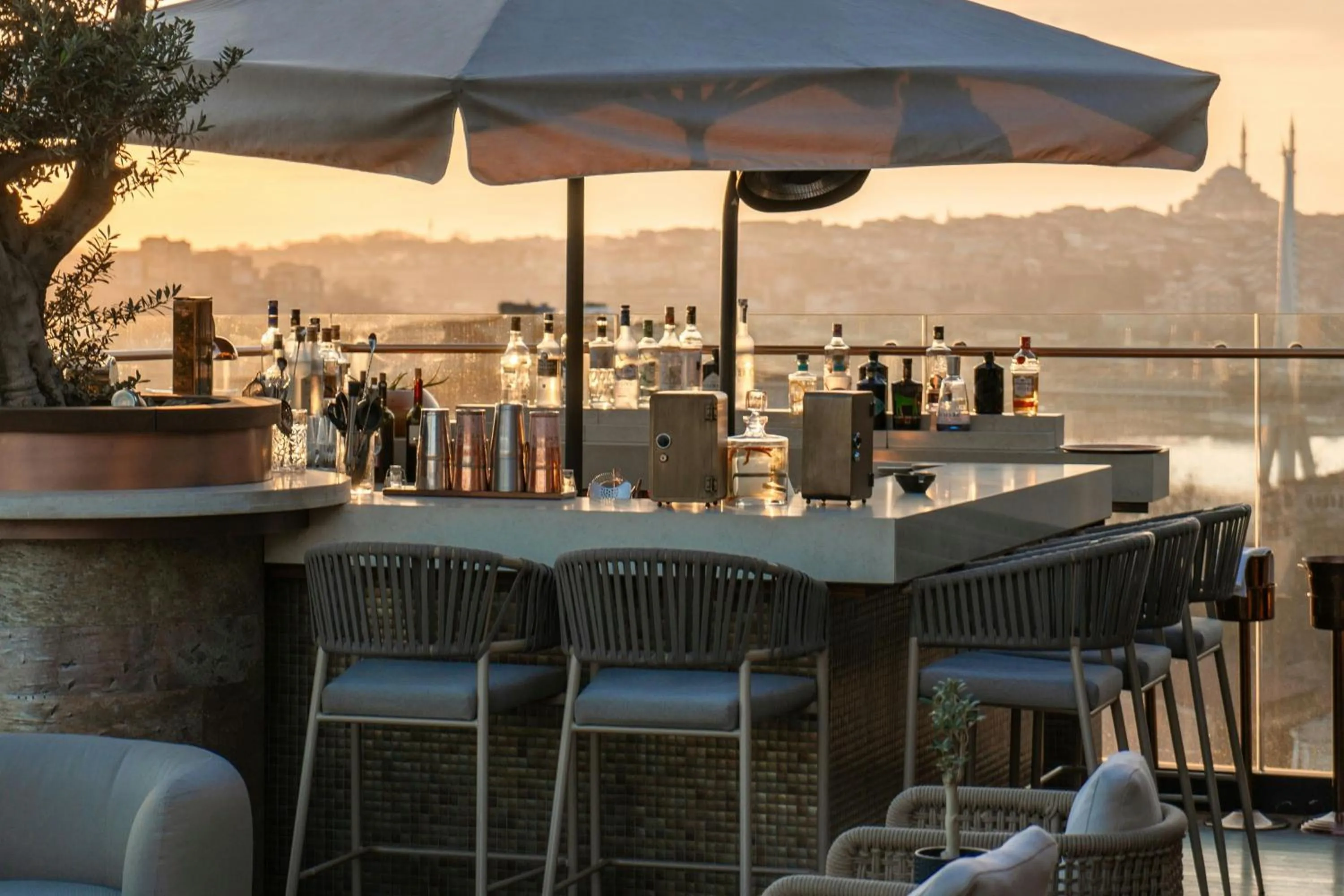 Lounge or bar in The Bank Hotel Istanbul, a Member of Design Hotels