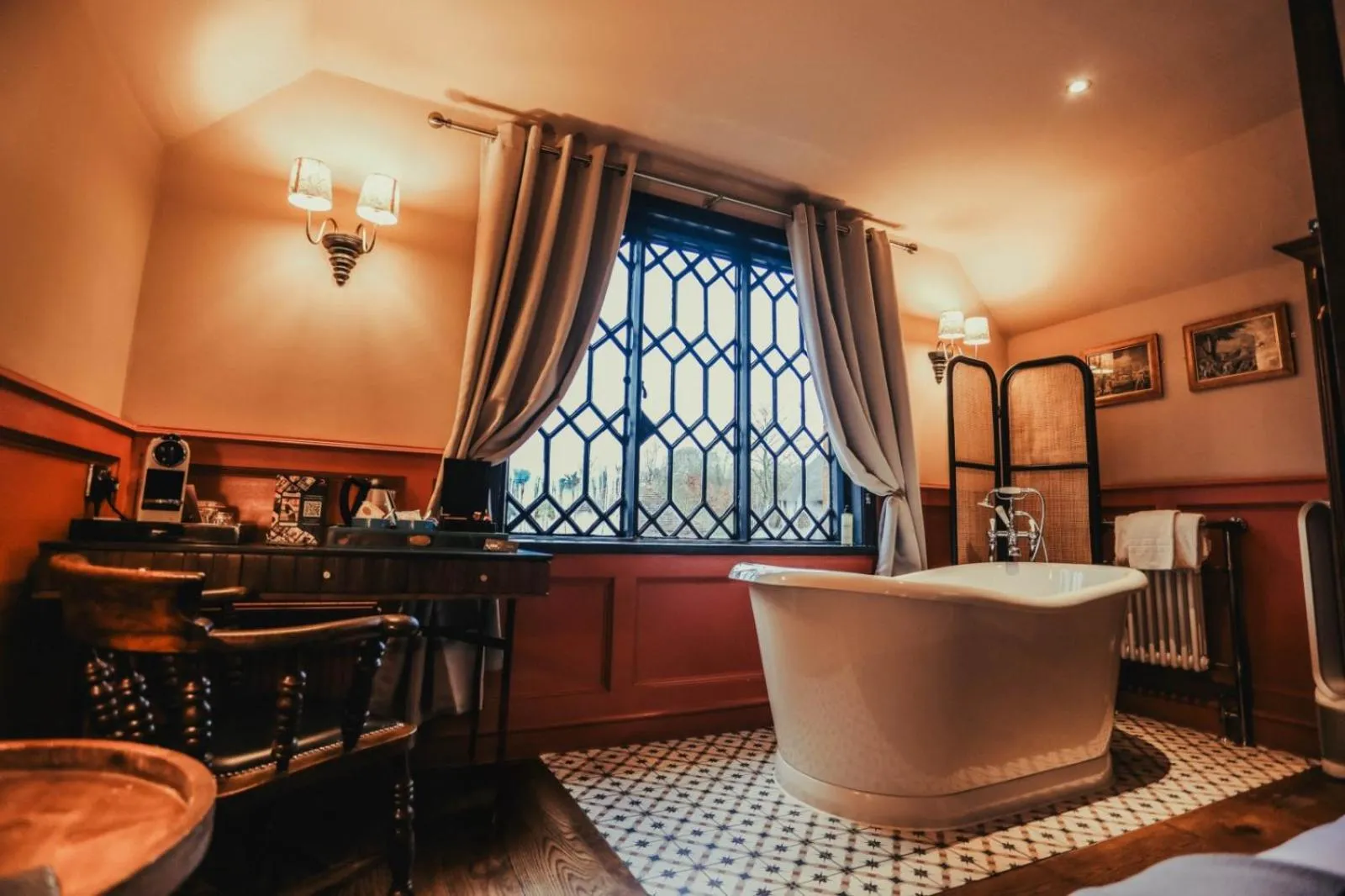 Bath in The Peat Spade Inn