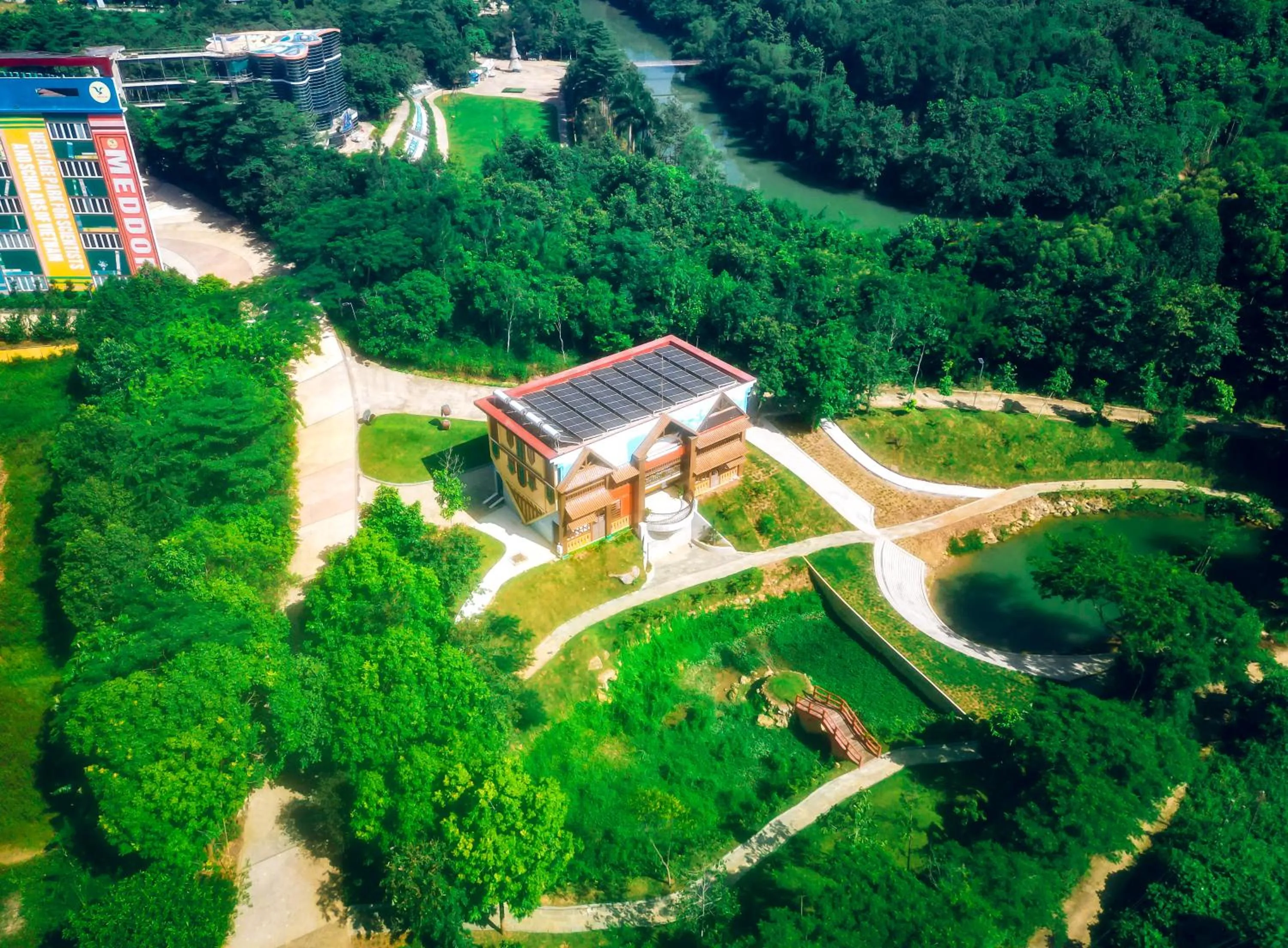 Property building in MEDDOM Park