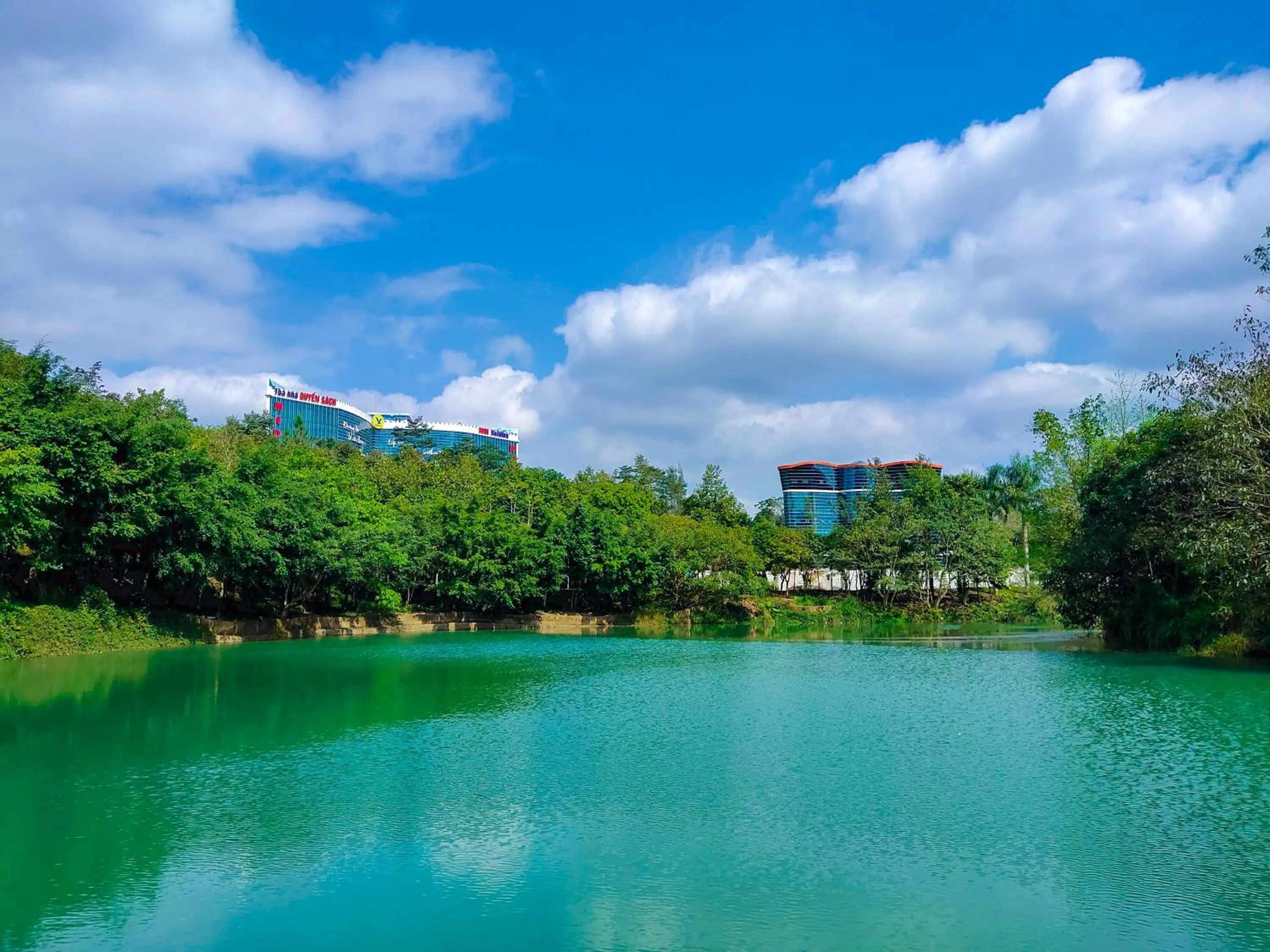 Property building in MEDDOM Park