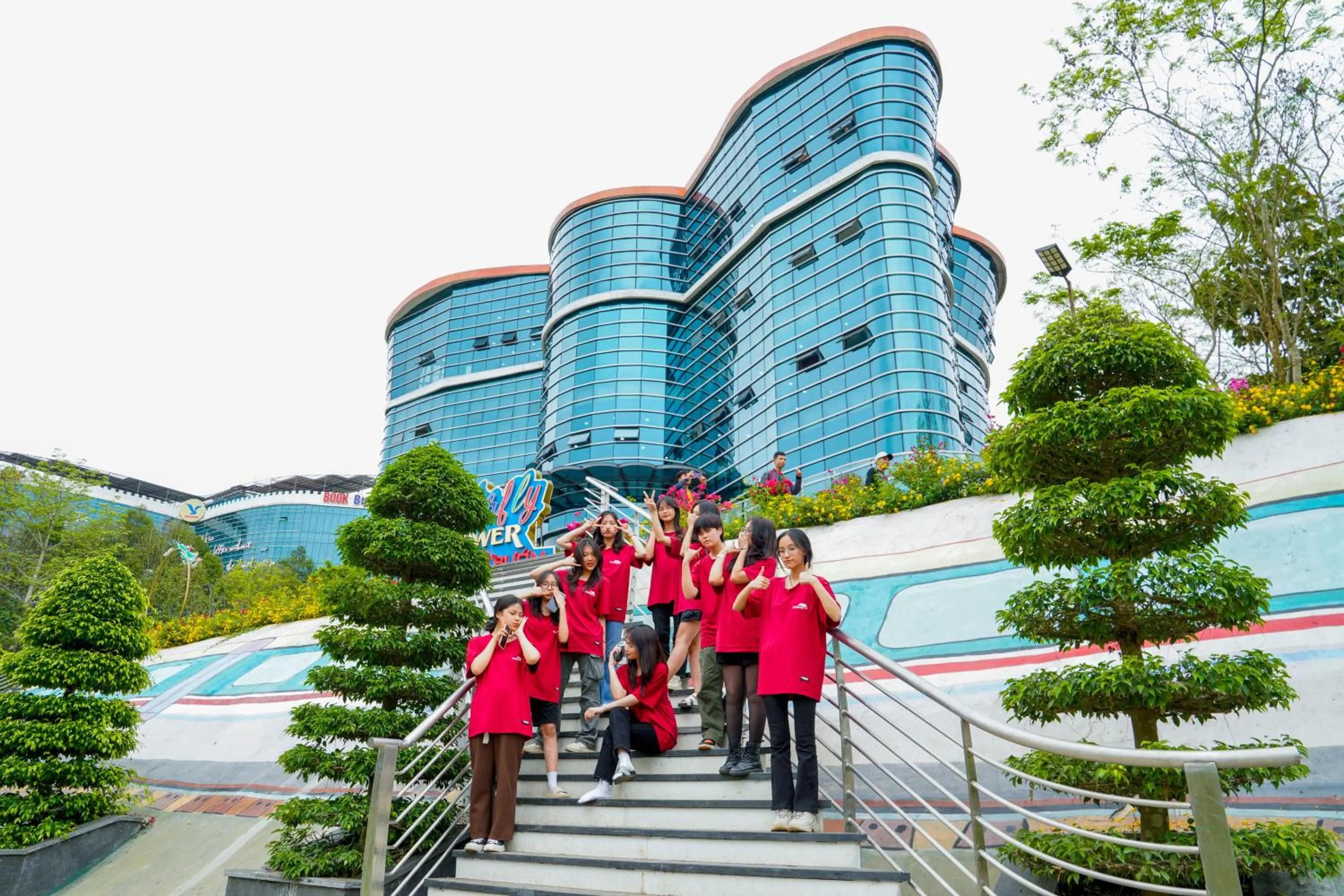 Property building in MEDDOM Park