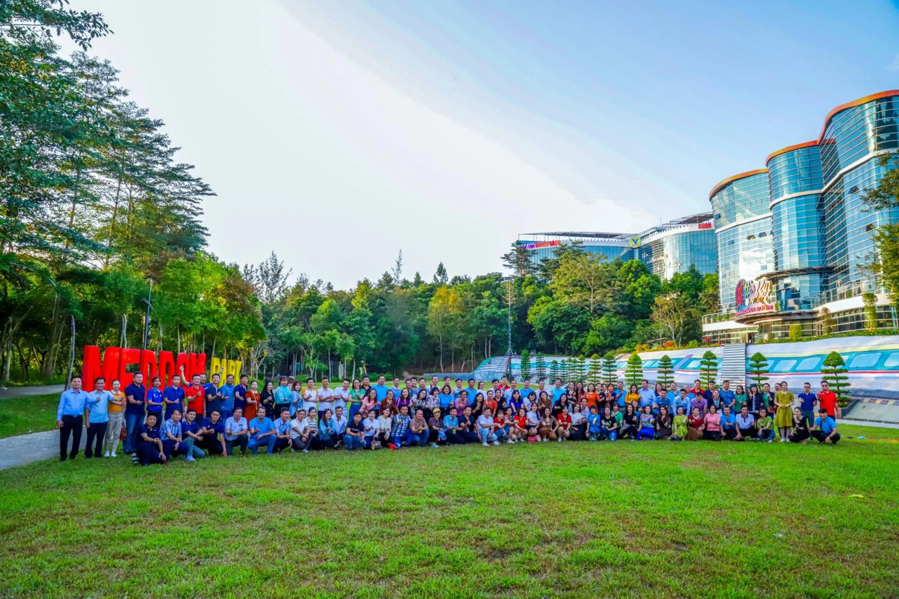 Property building in MEDDOM Park