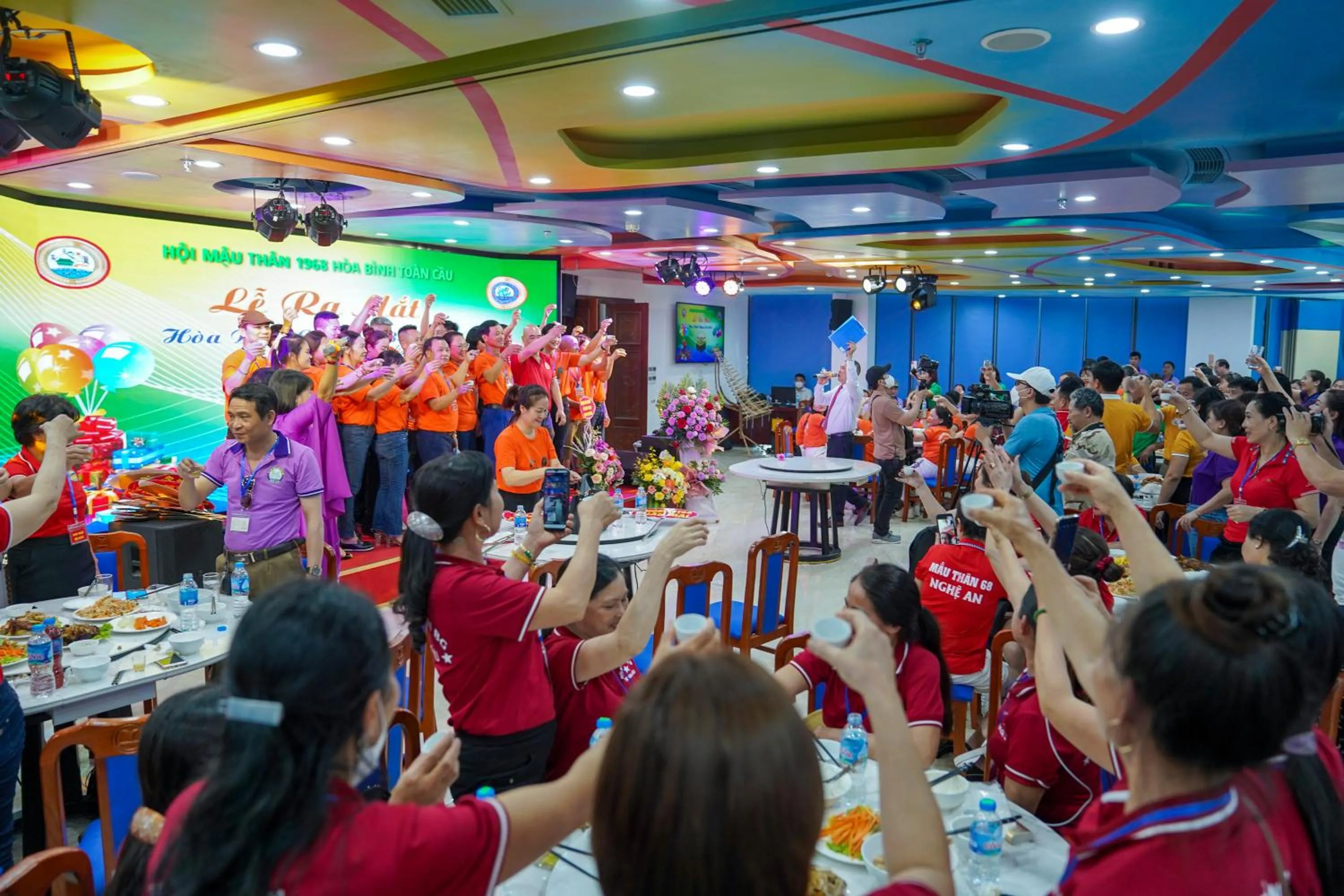 Restaurant/places to eat in MEDDOM Park