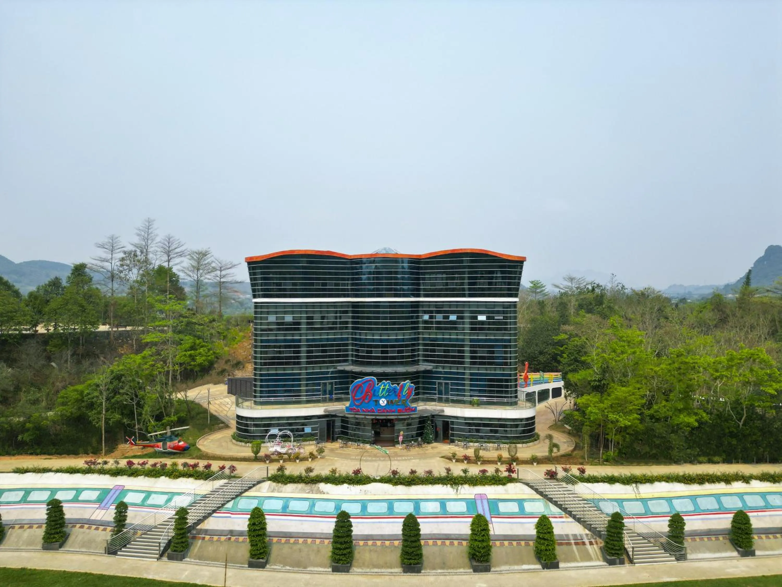 Restaurant/places to eat in MEDDOM Park