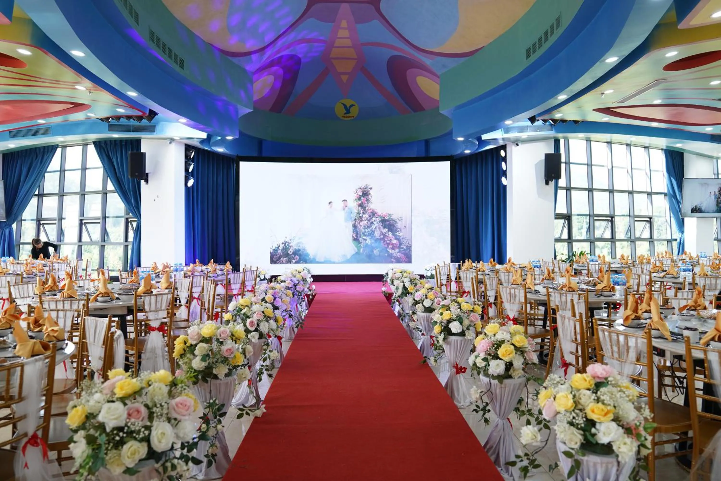 Restaurant/places to eat in MEDDOM Park