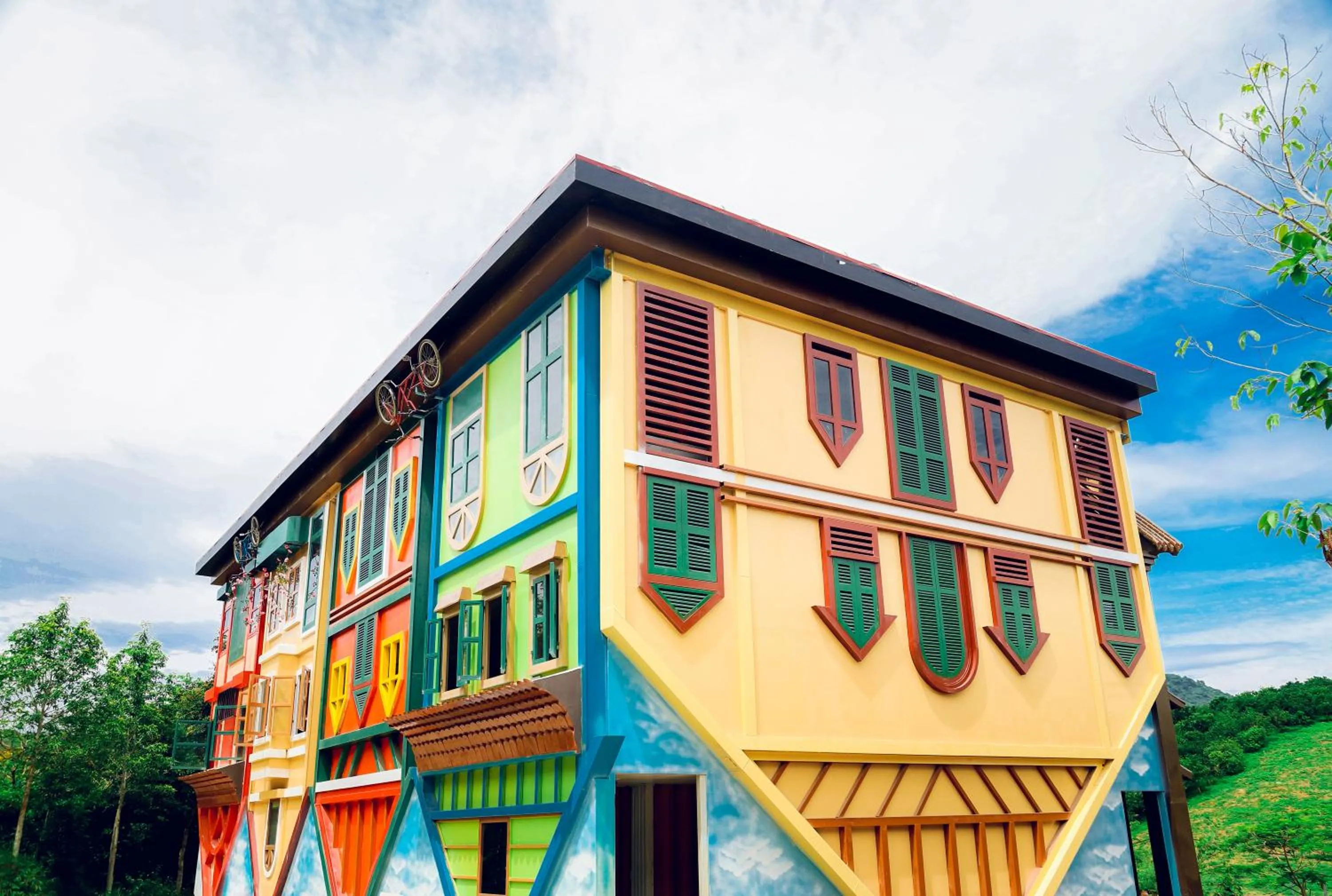 Property building in MEDDOM Park