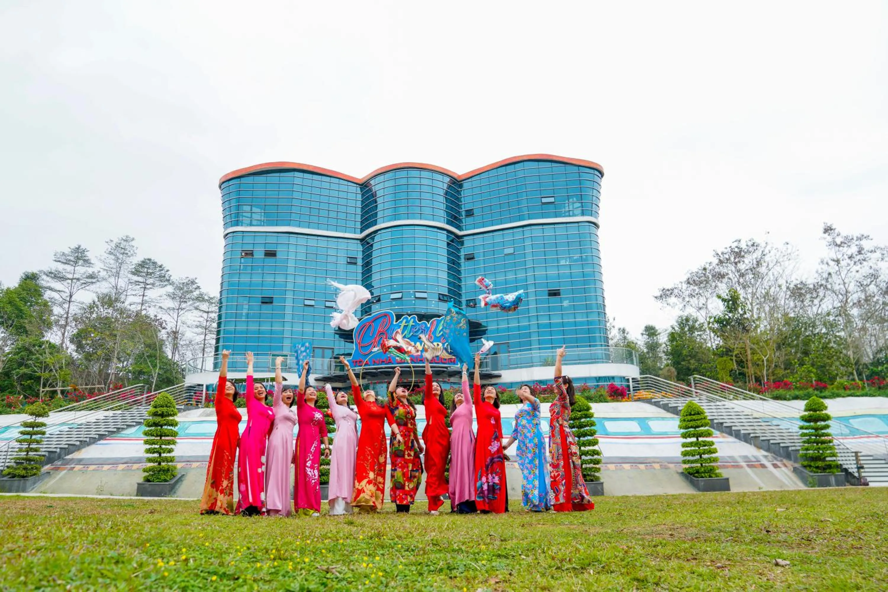 Property building in MEDDOM Park