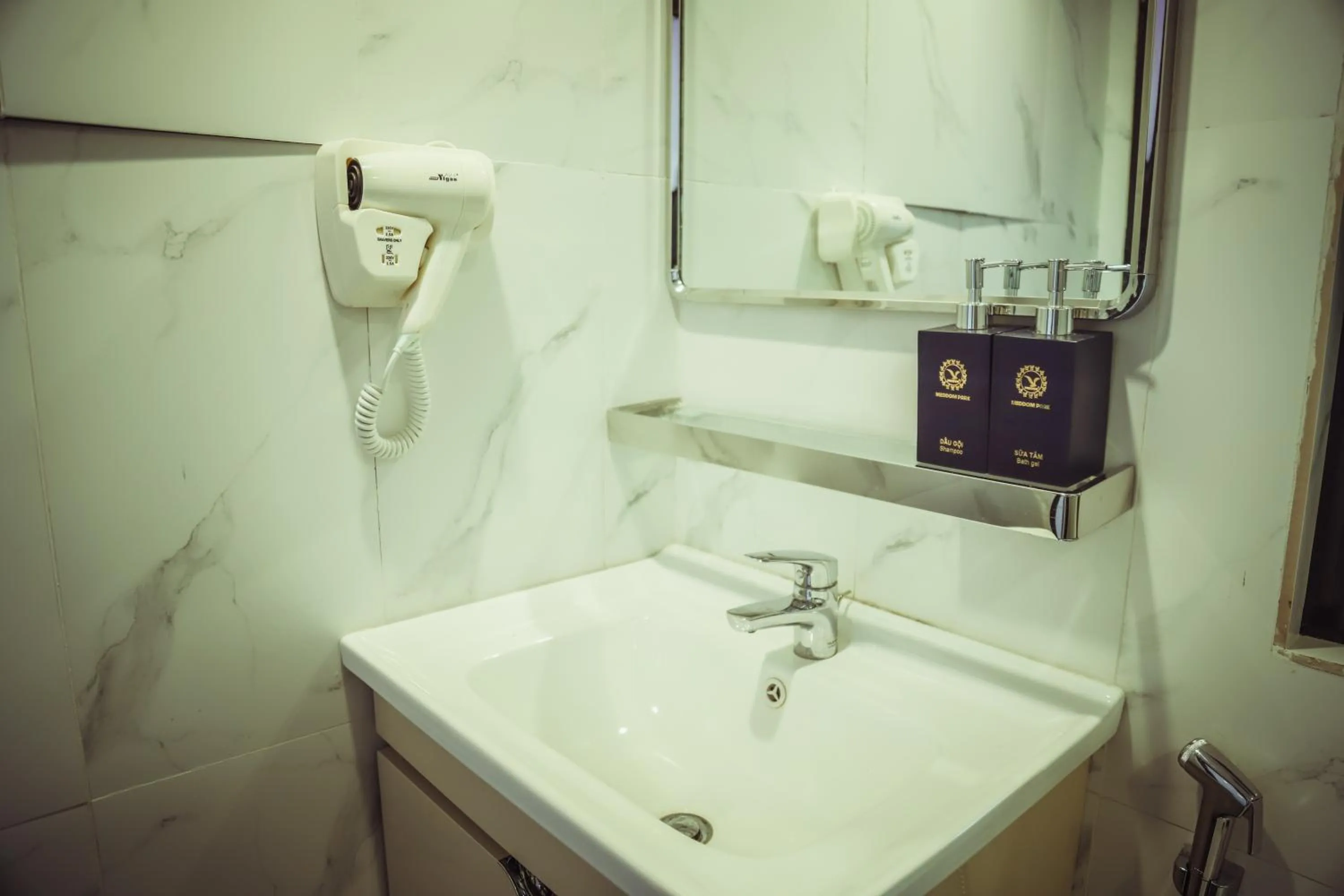 Bathroom in MEDDOM Park