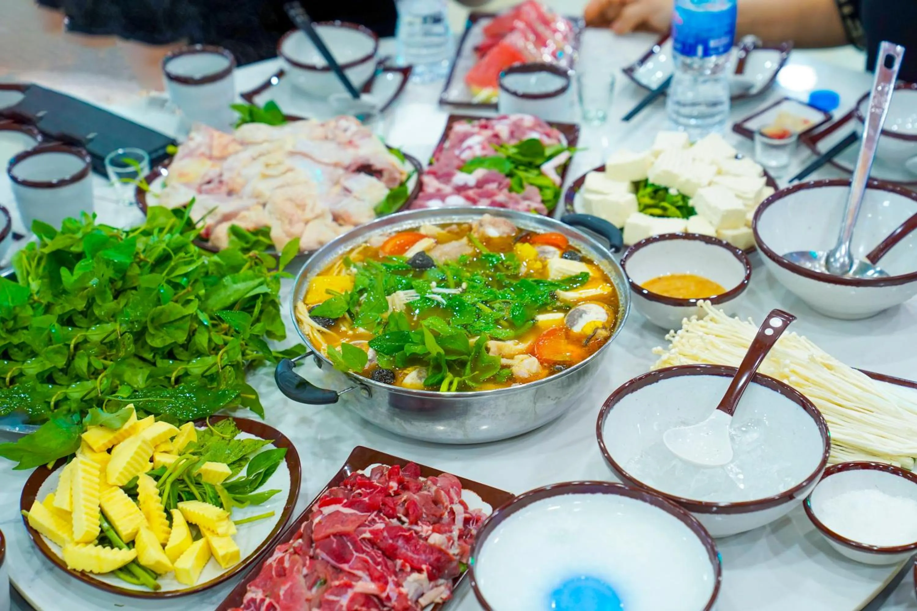 Restaurant/places to eat in MEDDOM Park