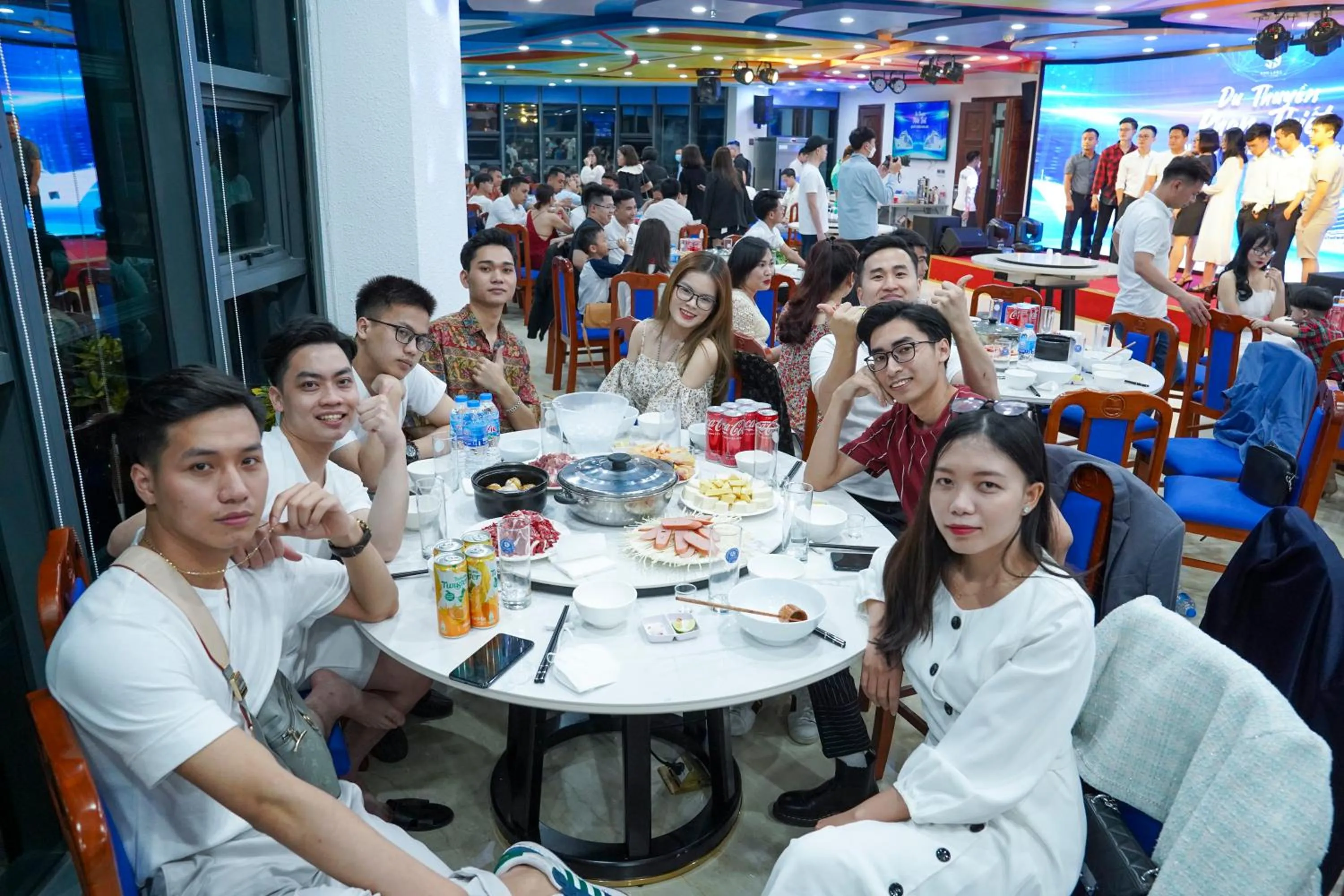 Restaurant/places to eat in MEDDOM Park