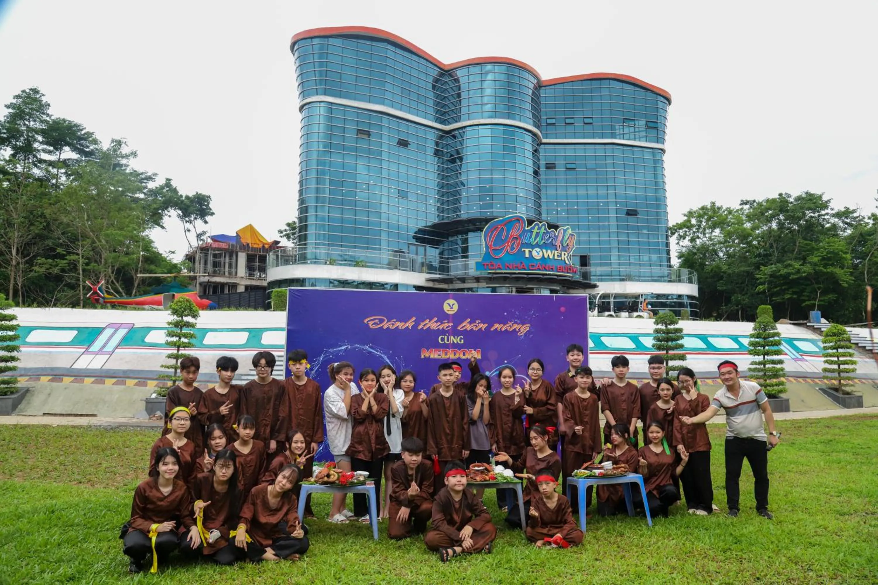 Property building in MEDDOM Park