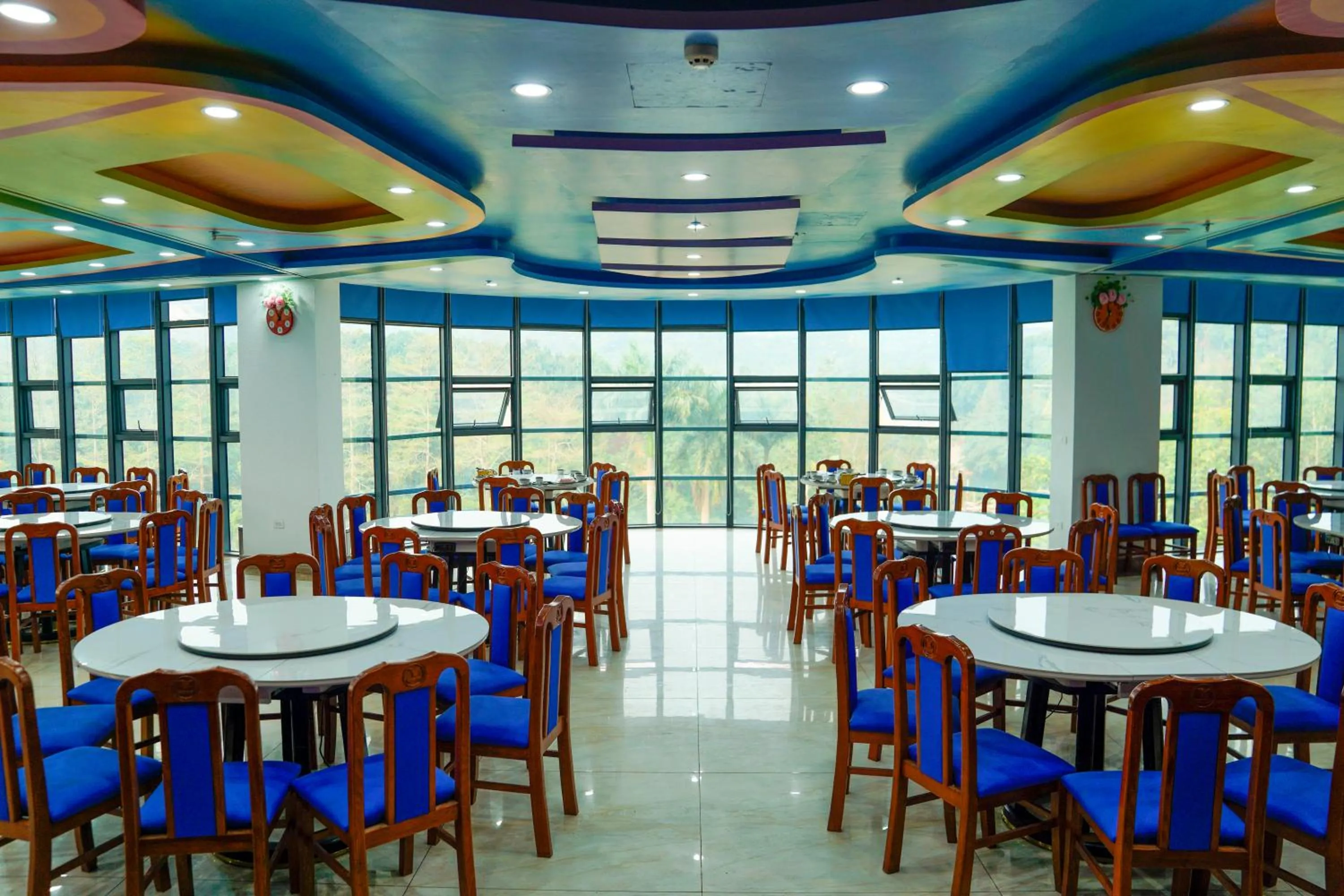 Restaurant/places to eat in MEDDOM Park