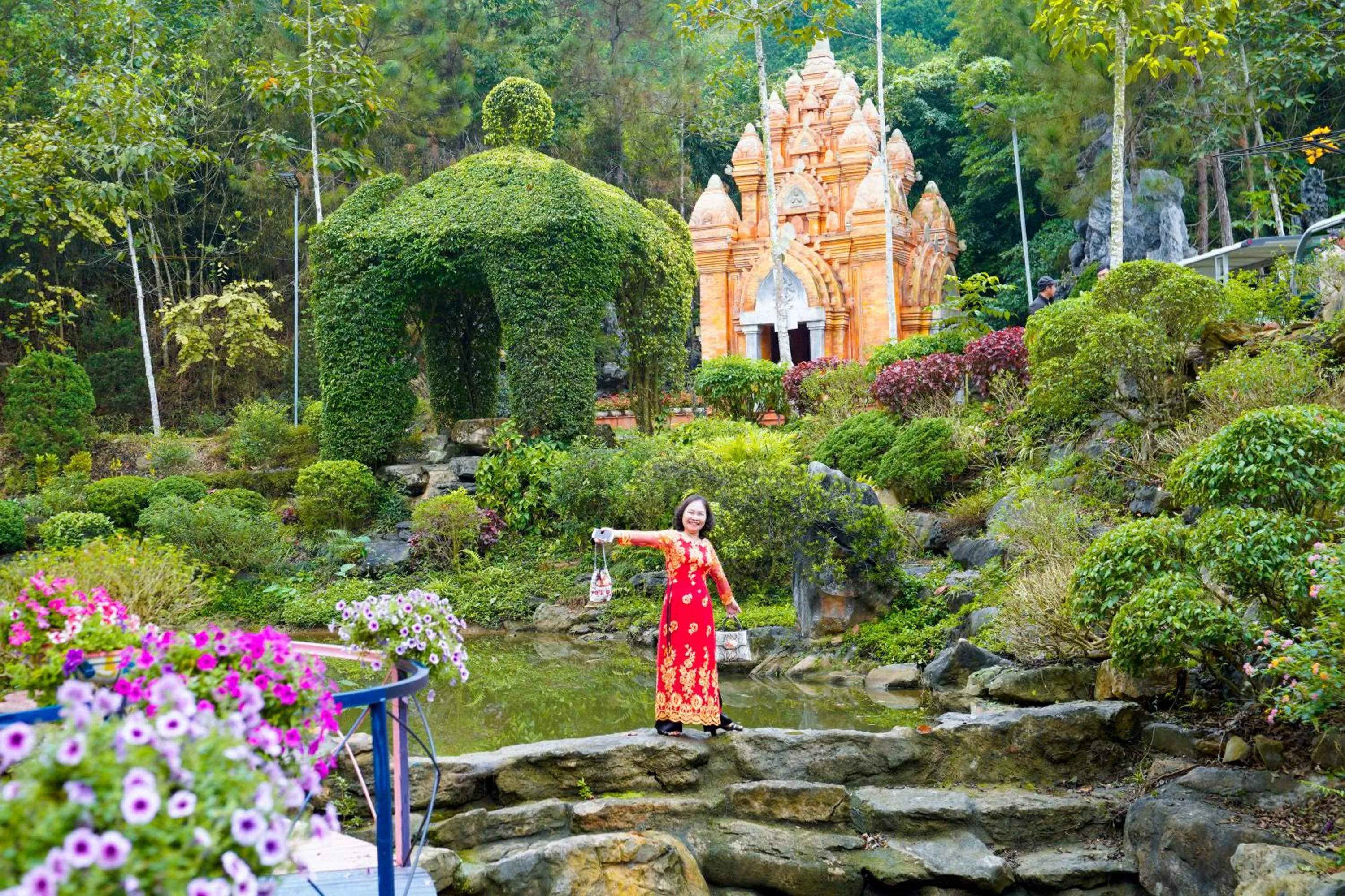 Property building in MEDDOM Park