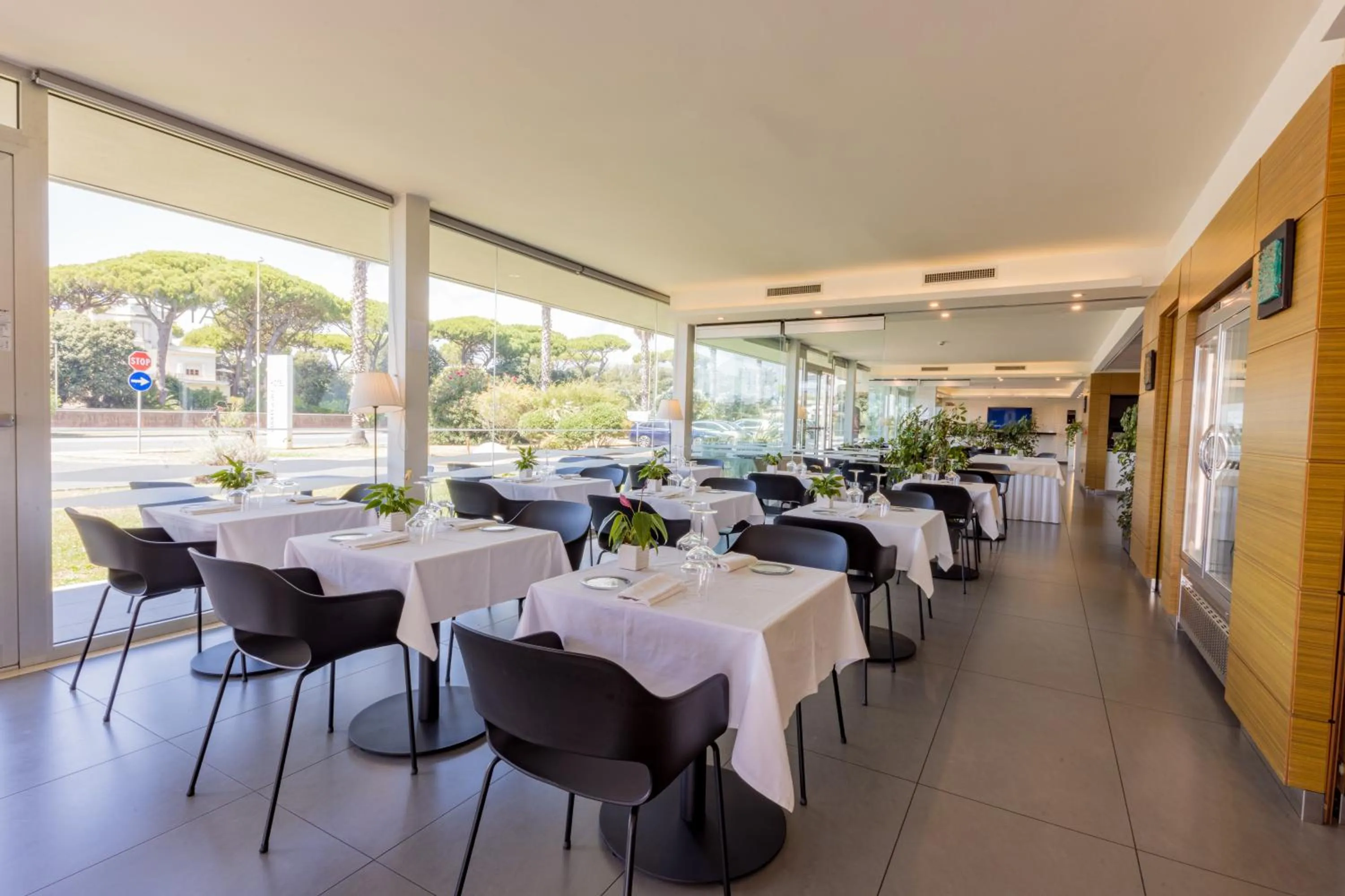 Restaurant/places to eat in Hotel Viareggio