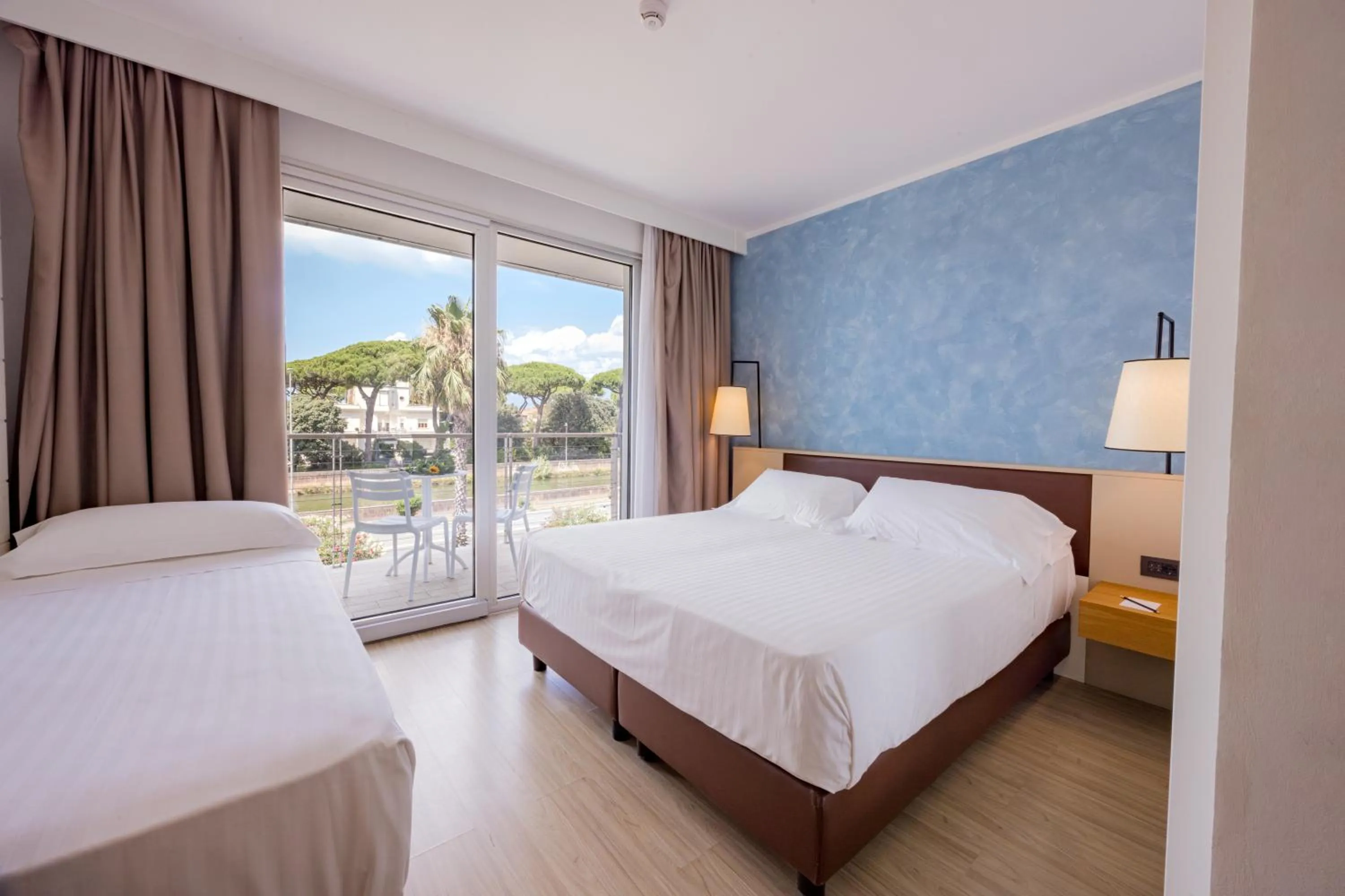 Photo of the whole room, Bed in Hotel Viareggio