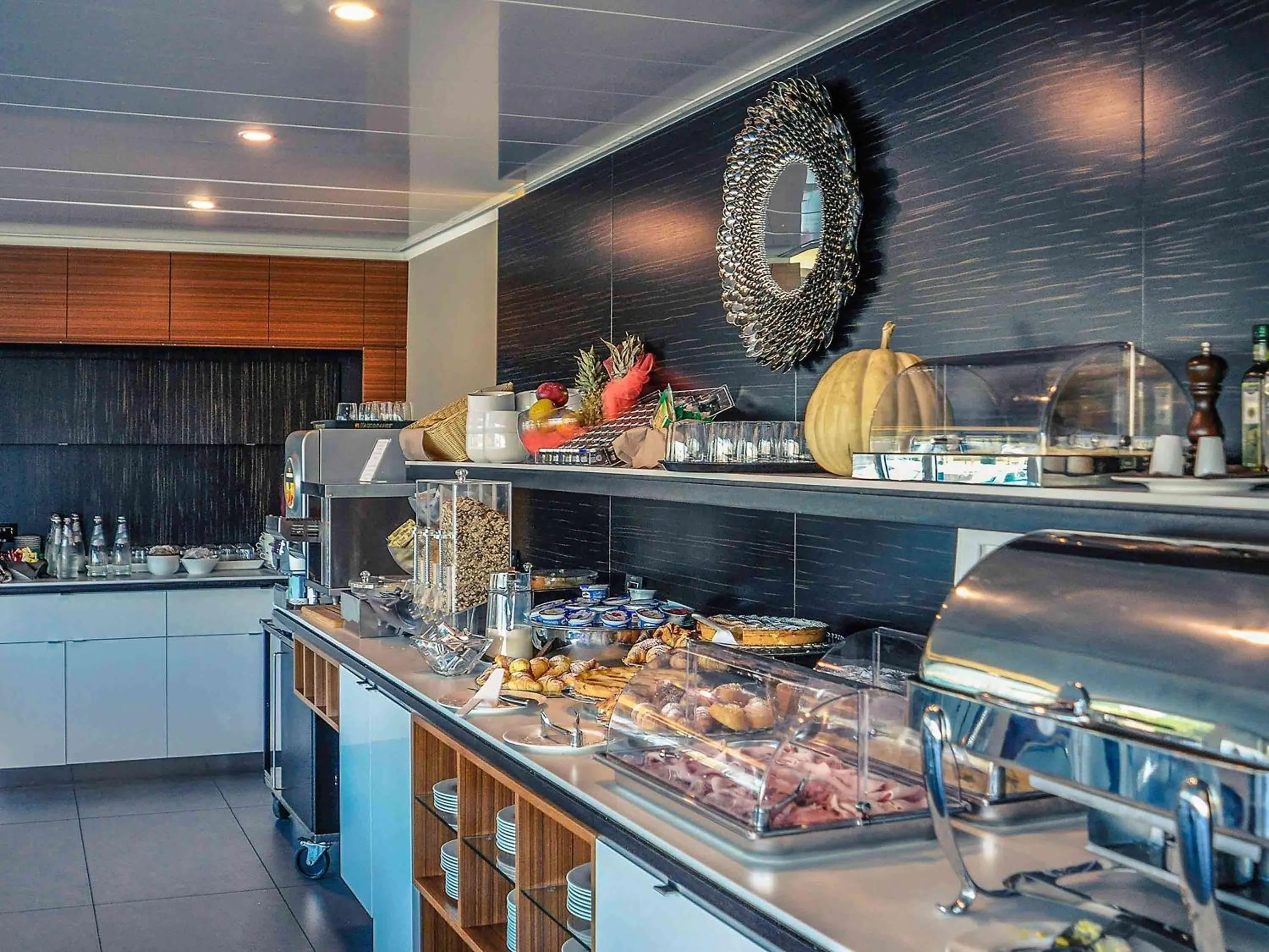 Restaurant/places to eat in Hotel Viareggio