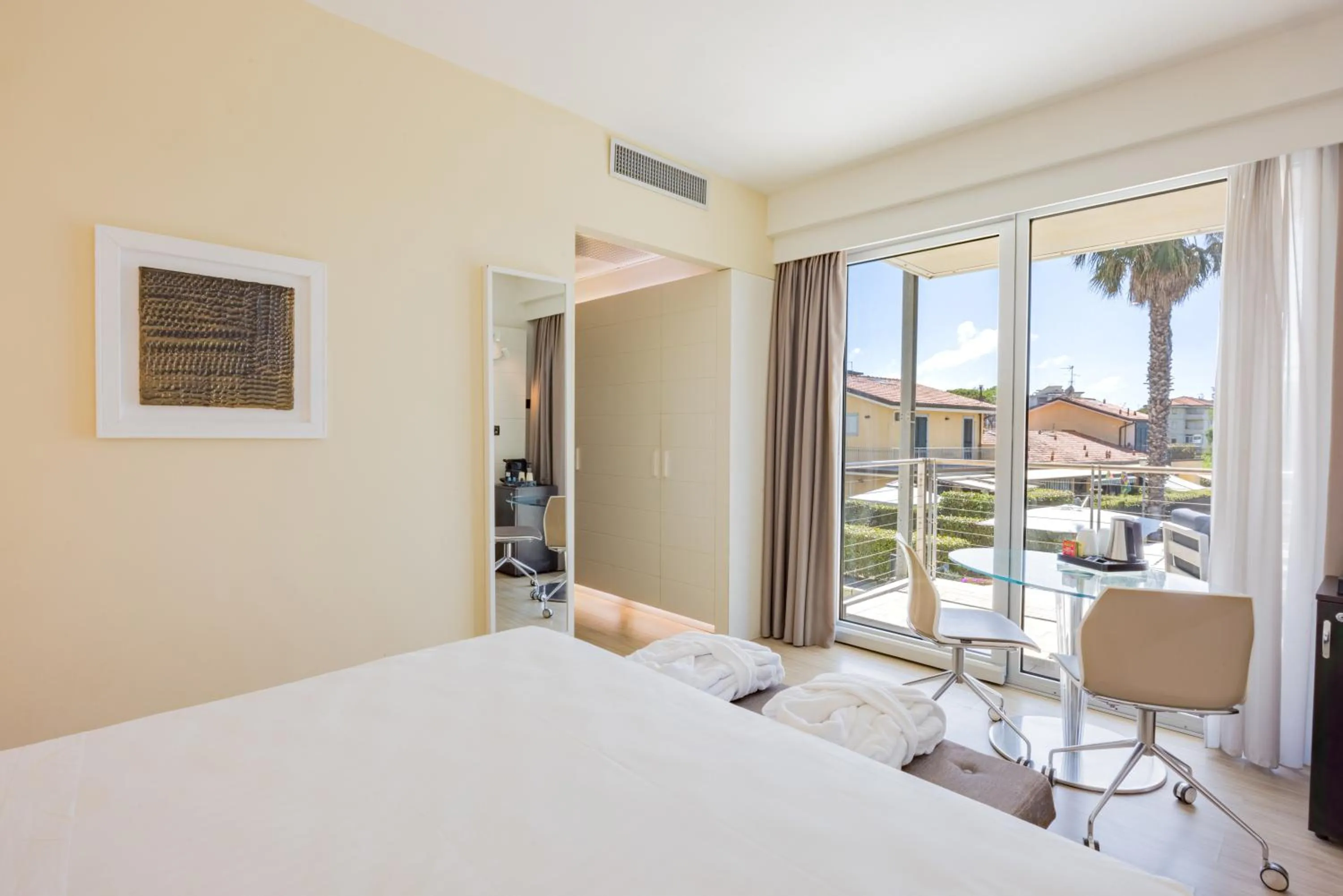 Photo of the whole room, Bed in Hotel Viareggio