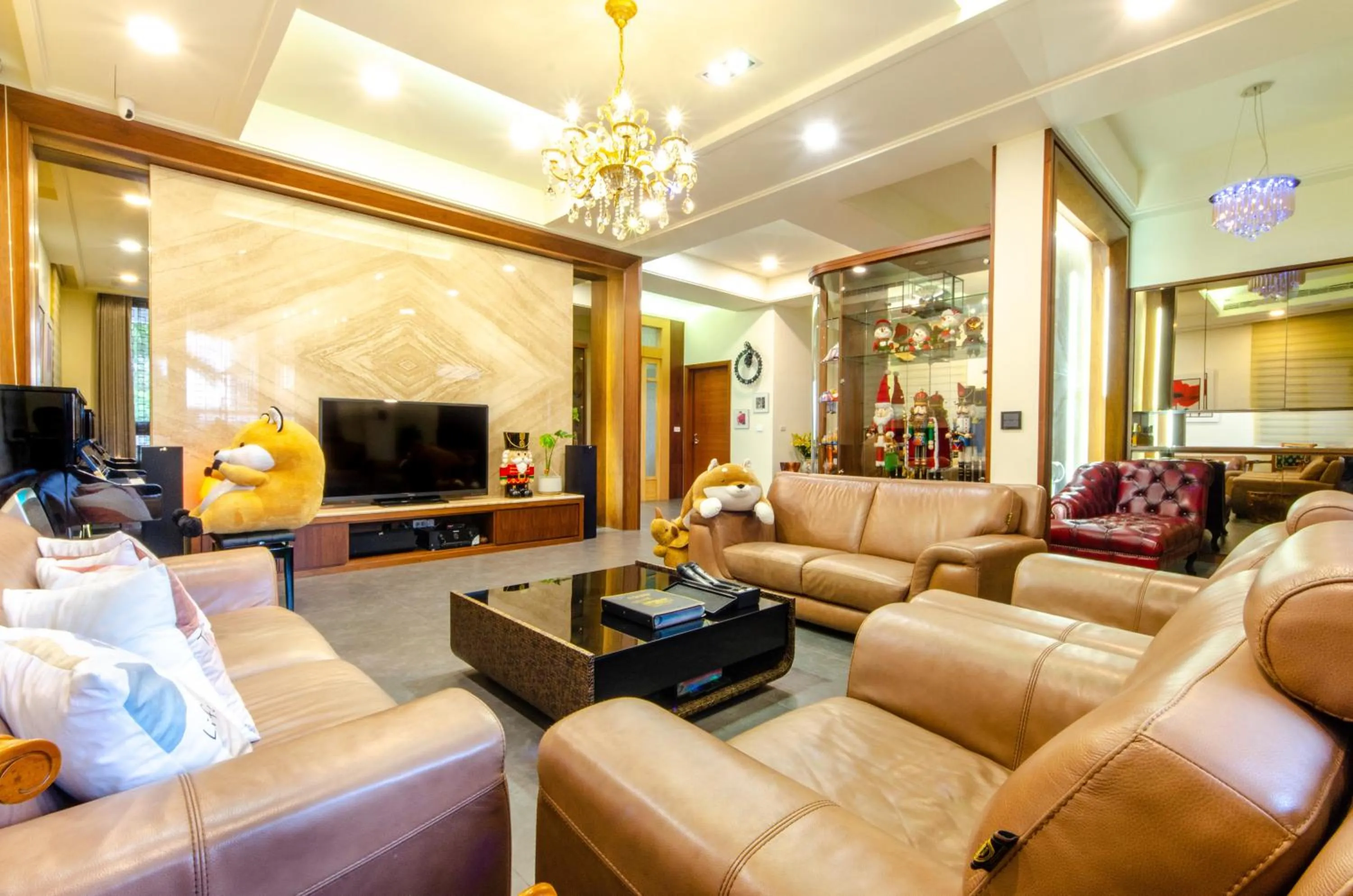 Communal lounge/ TV room in Relax BnB