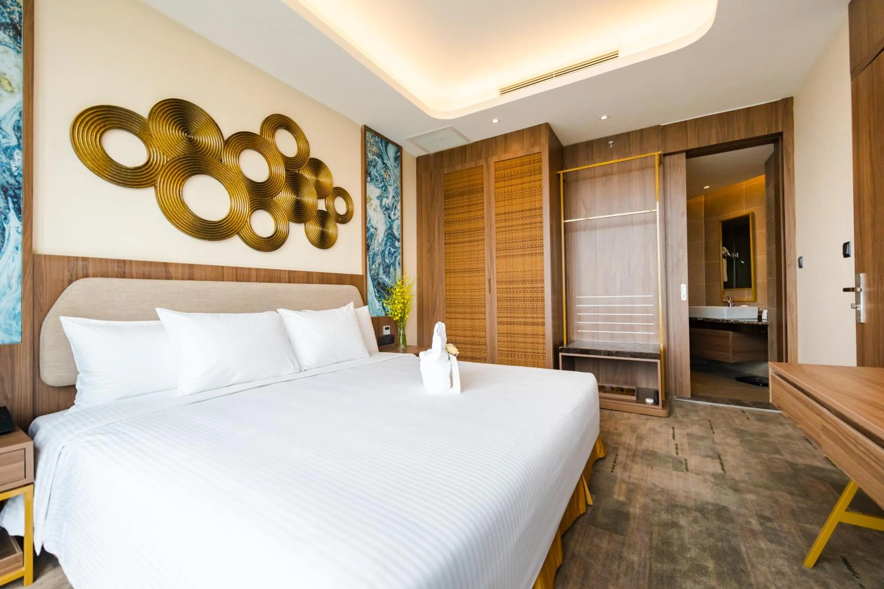 Bedroom in Muong Thanh Luxury Ha Long Centre II