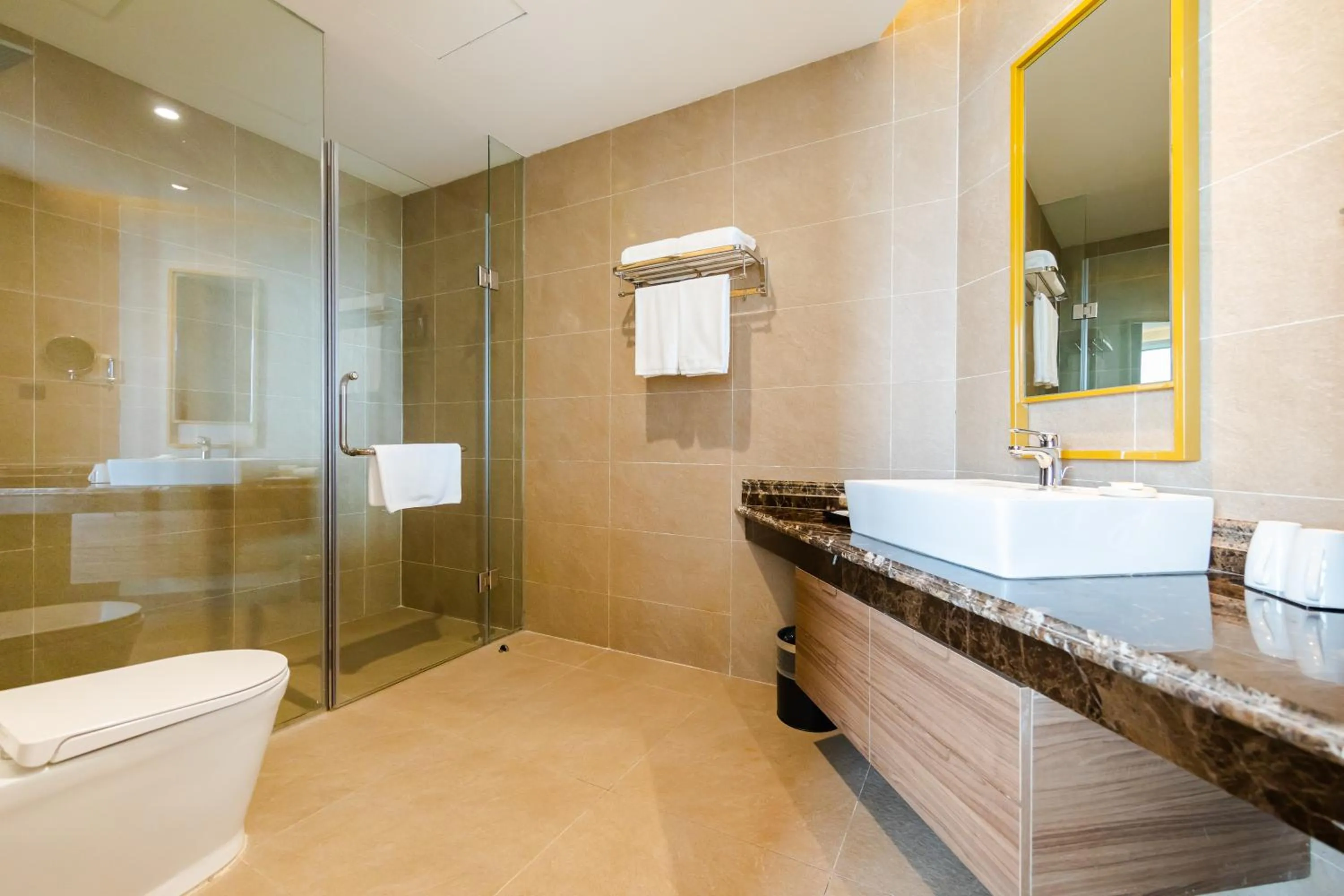 Shower in Muong Thanh Luxury Ha Long Centre II