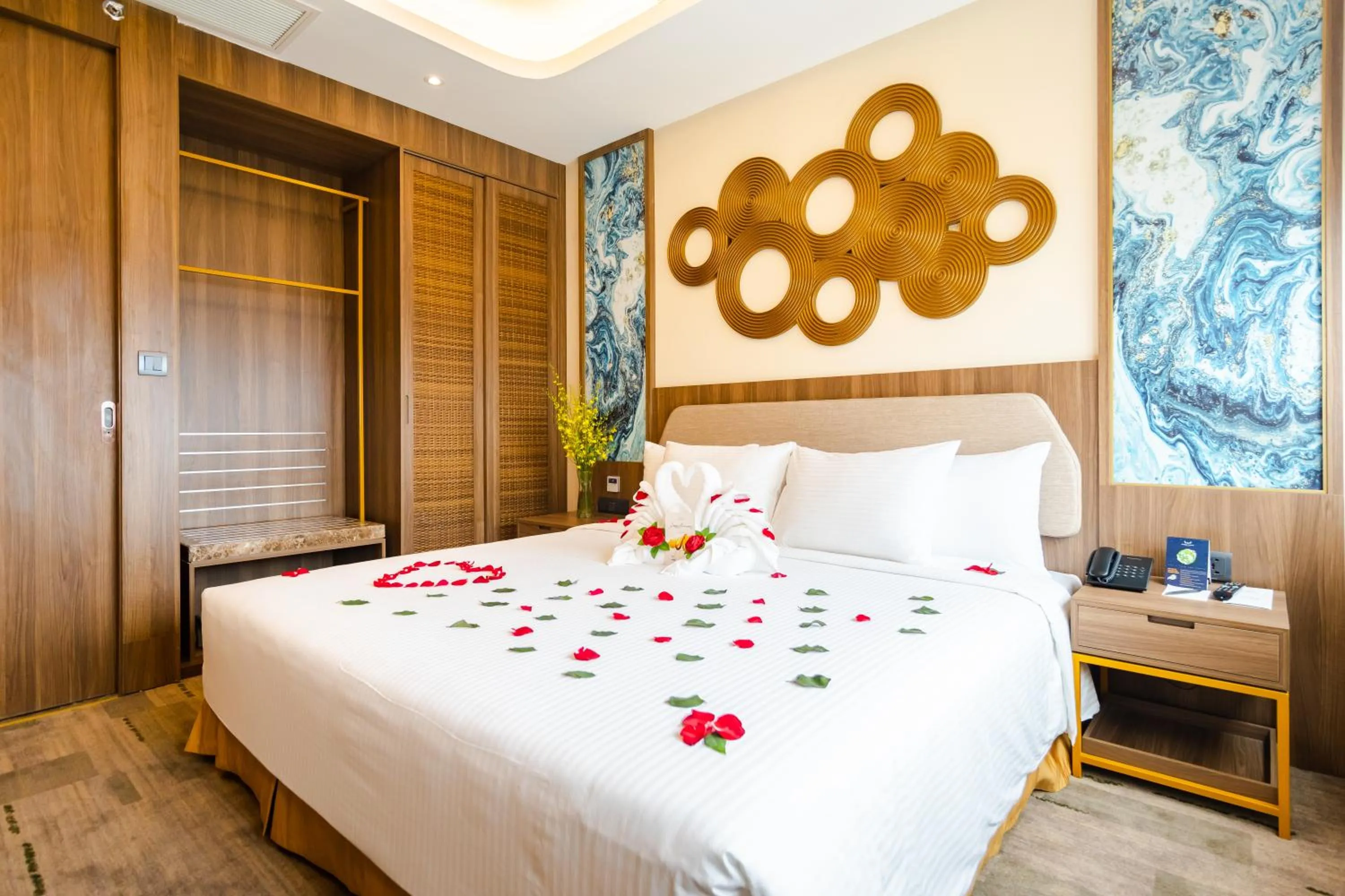 Bedroom in Muong Thanh Luxury Ha Long Centre II