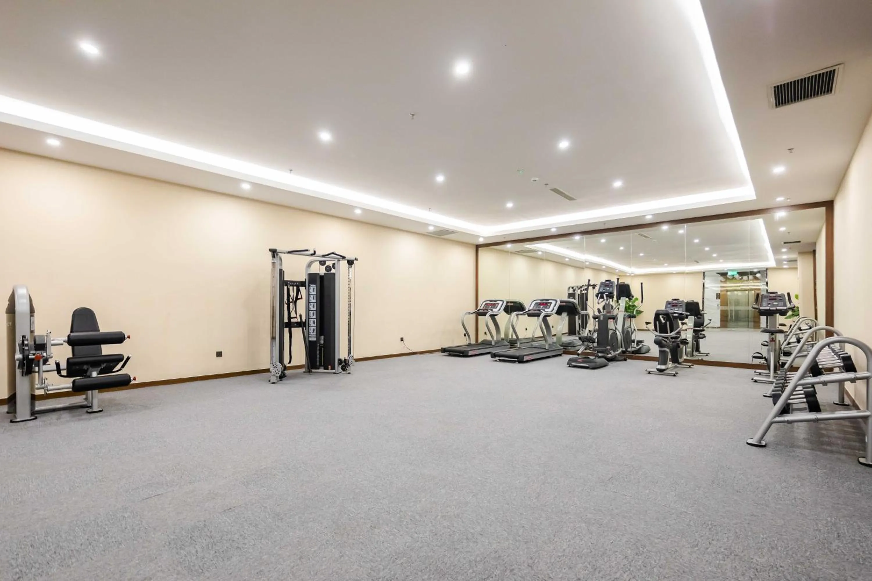 Fitness centre/facilities in Muong Thanh Luxury Ha Long Centre II