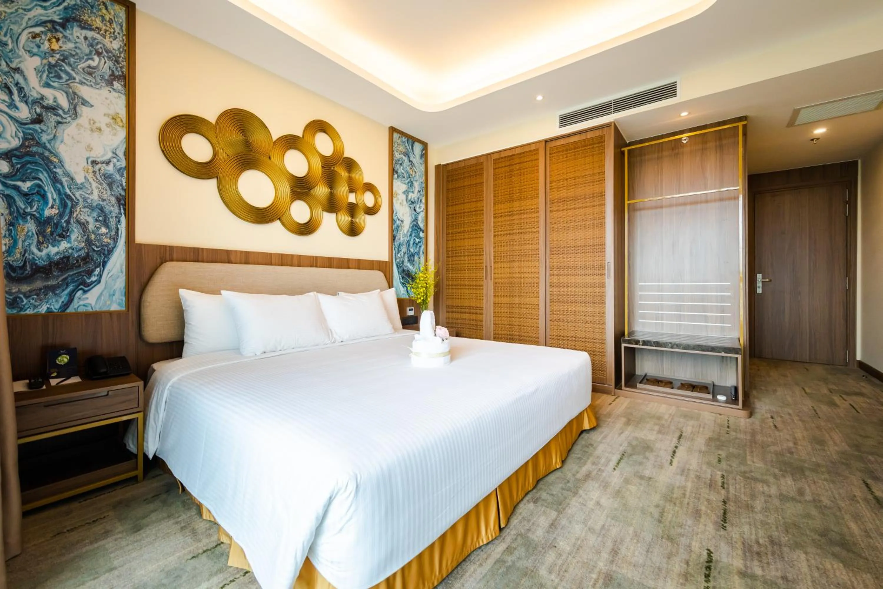 Bedroom in Muong Thanh Luxury Ha Long Centre II