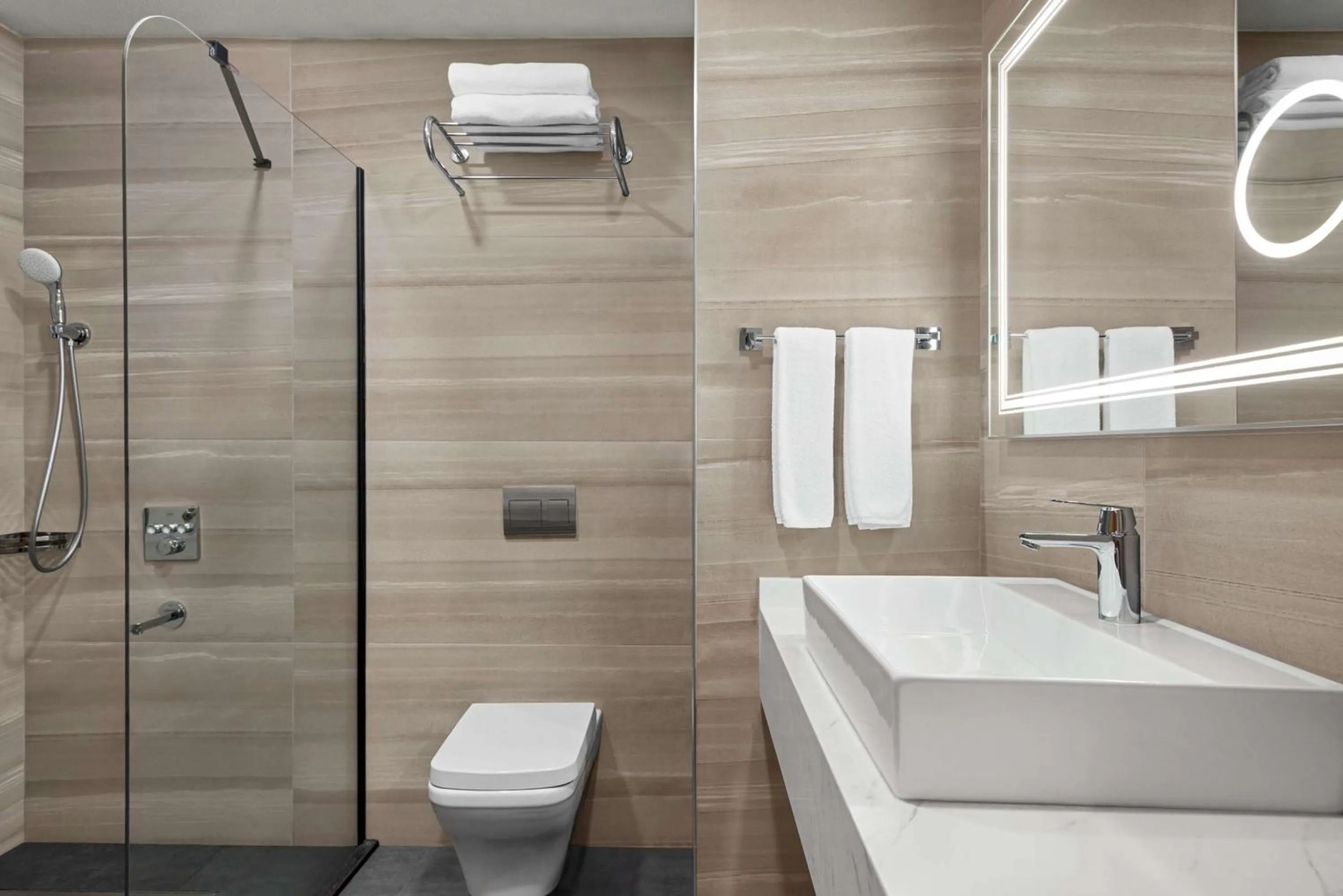 TV and multimedia in Ramada Plaza by Wyndham Ordu