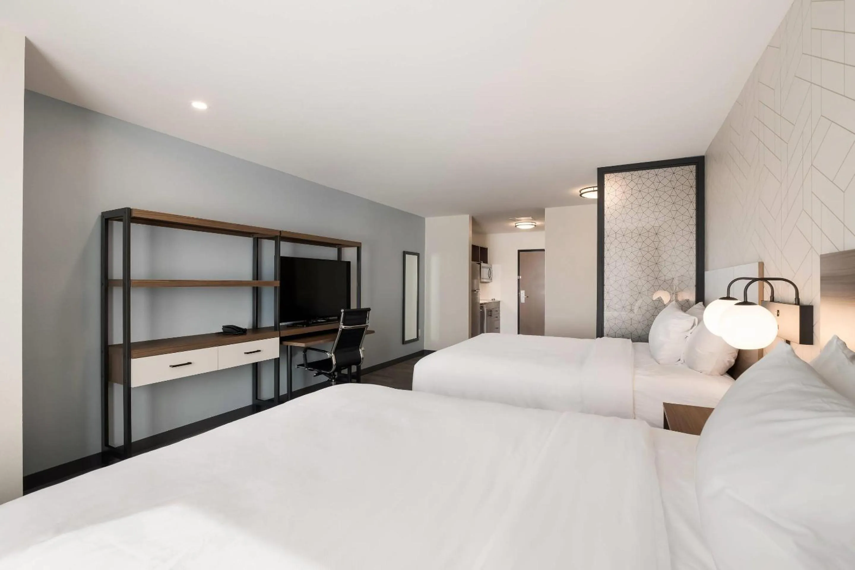 Bedroom, Bed in Everhome Suites Corona