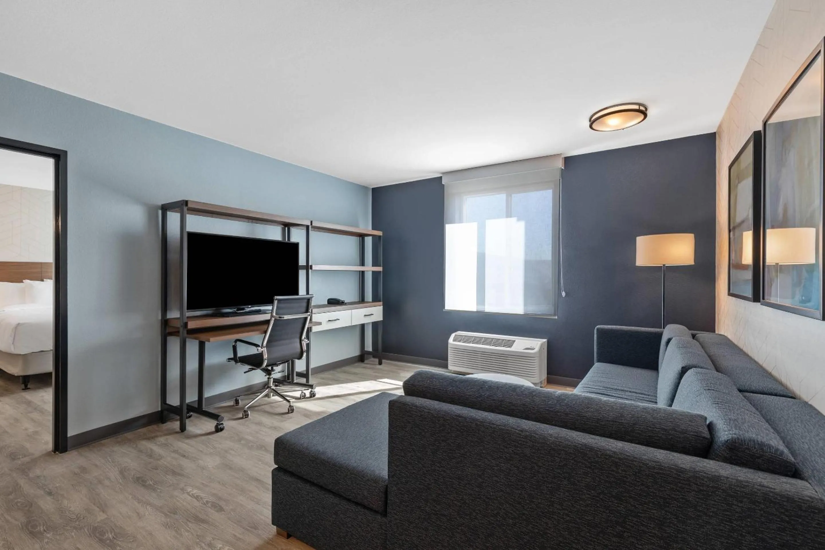 Bedroom, Bed in Everhome Suites Corona