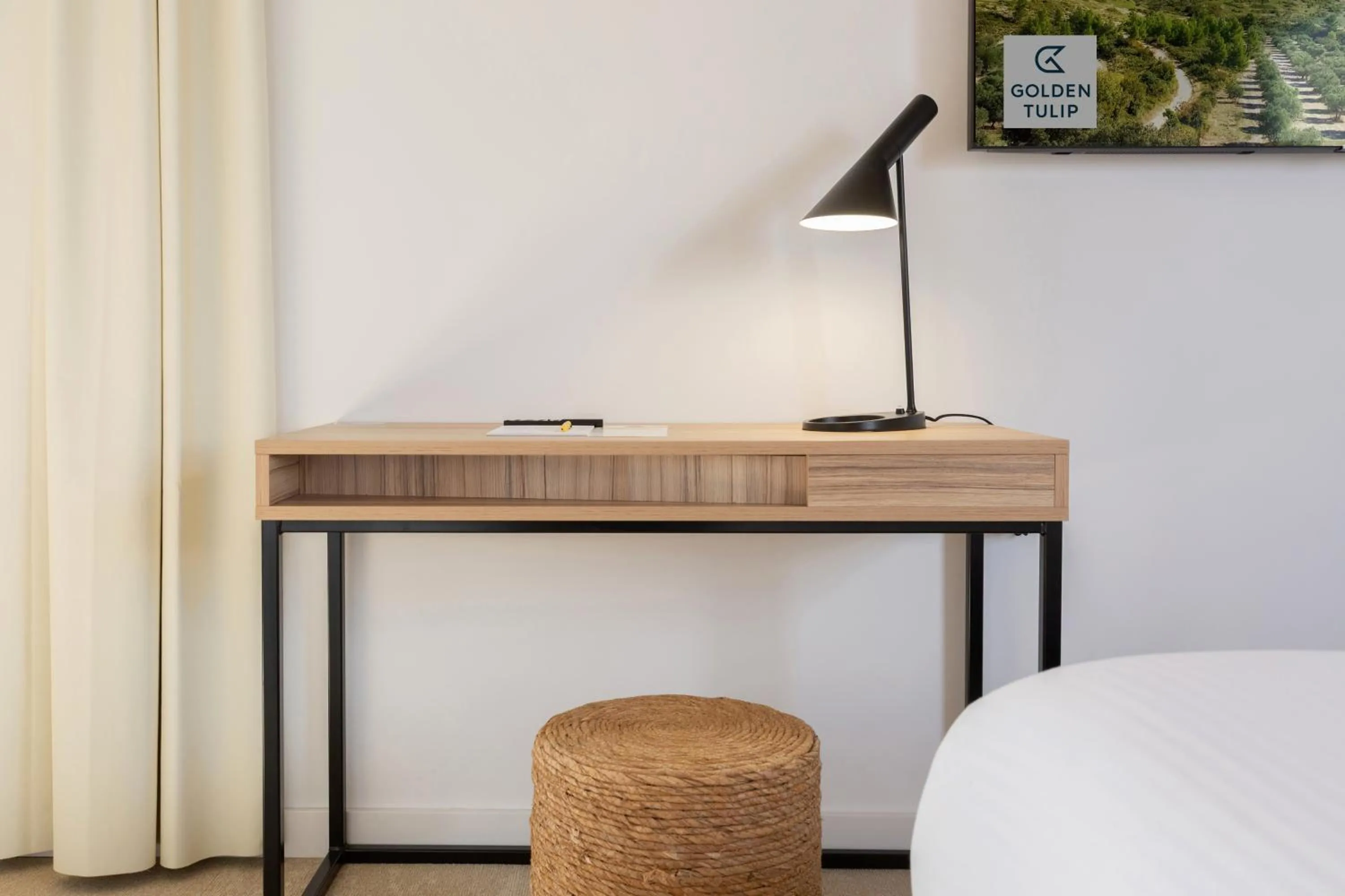 Bedroom, Bed in Golden Tulip Hotel & Rooftop Martigues Provence