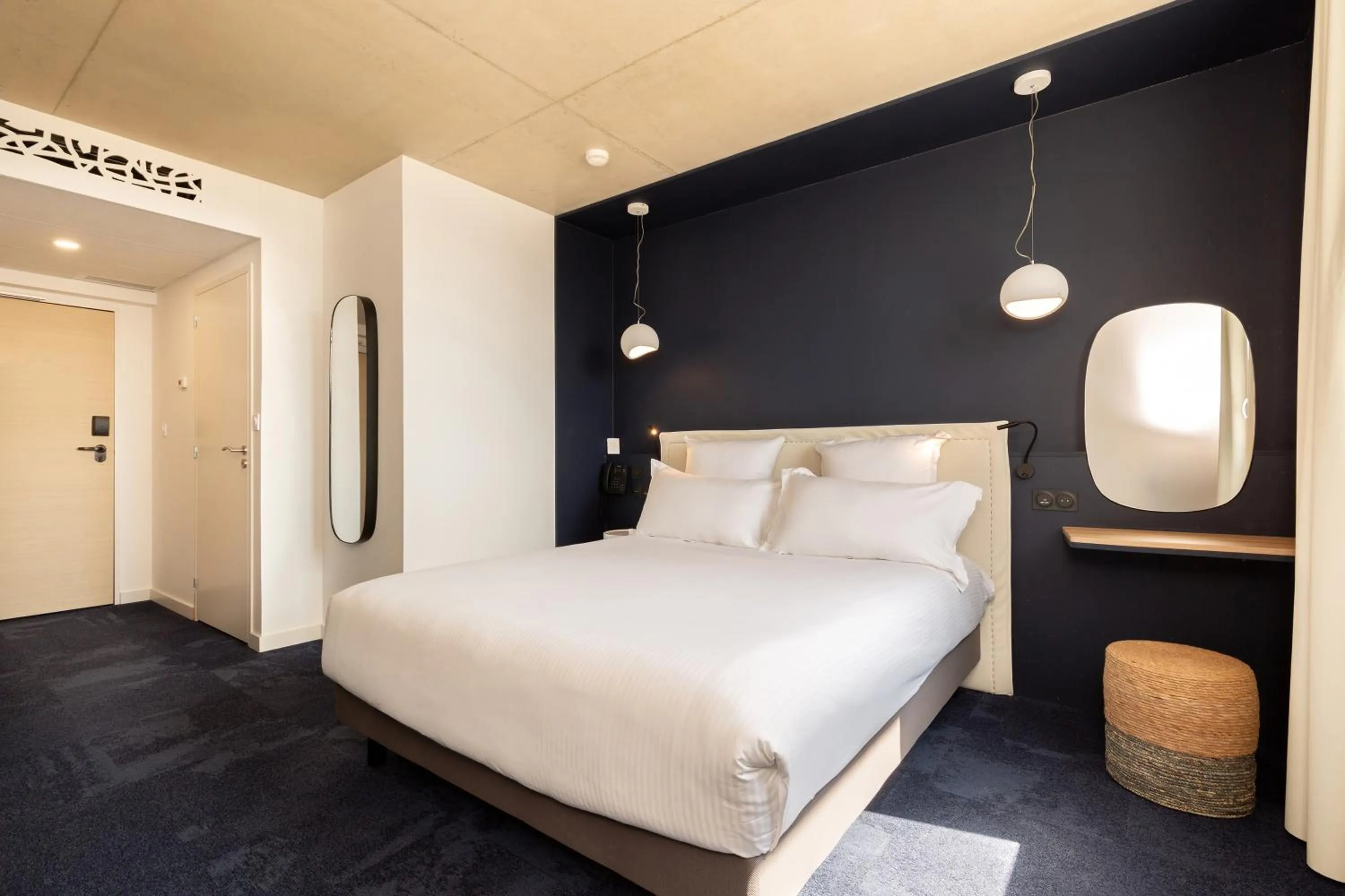 Photo of the whole room, Bed in Golden Tulip Hotel & Rooftop Martigues Provence