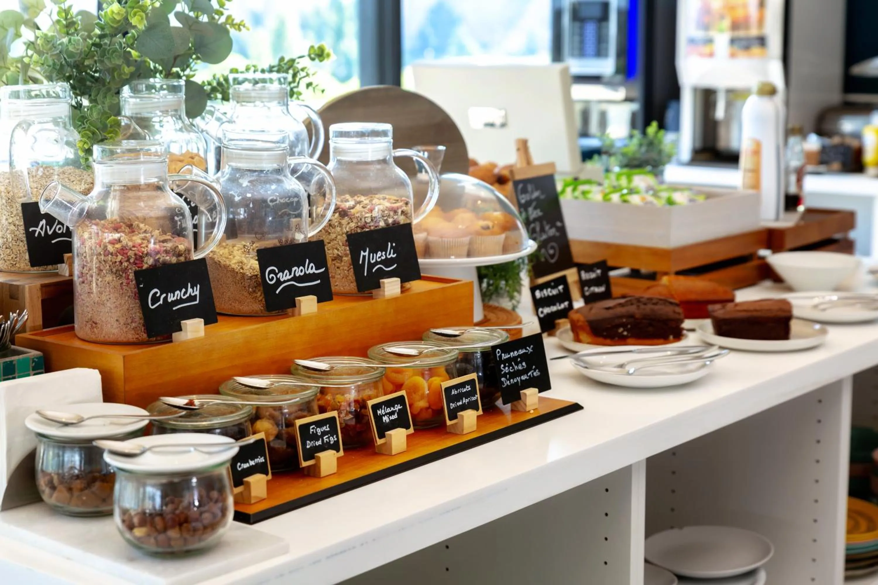 Buffet breakfast in Golden Tulip Hotel & Rooftop Martigues Provence