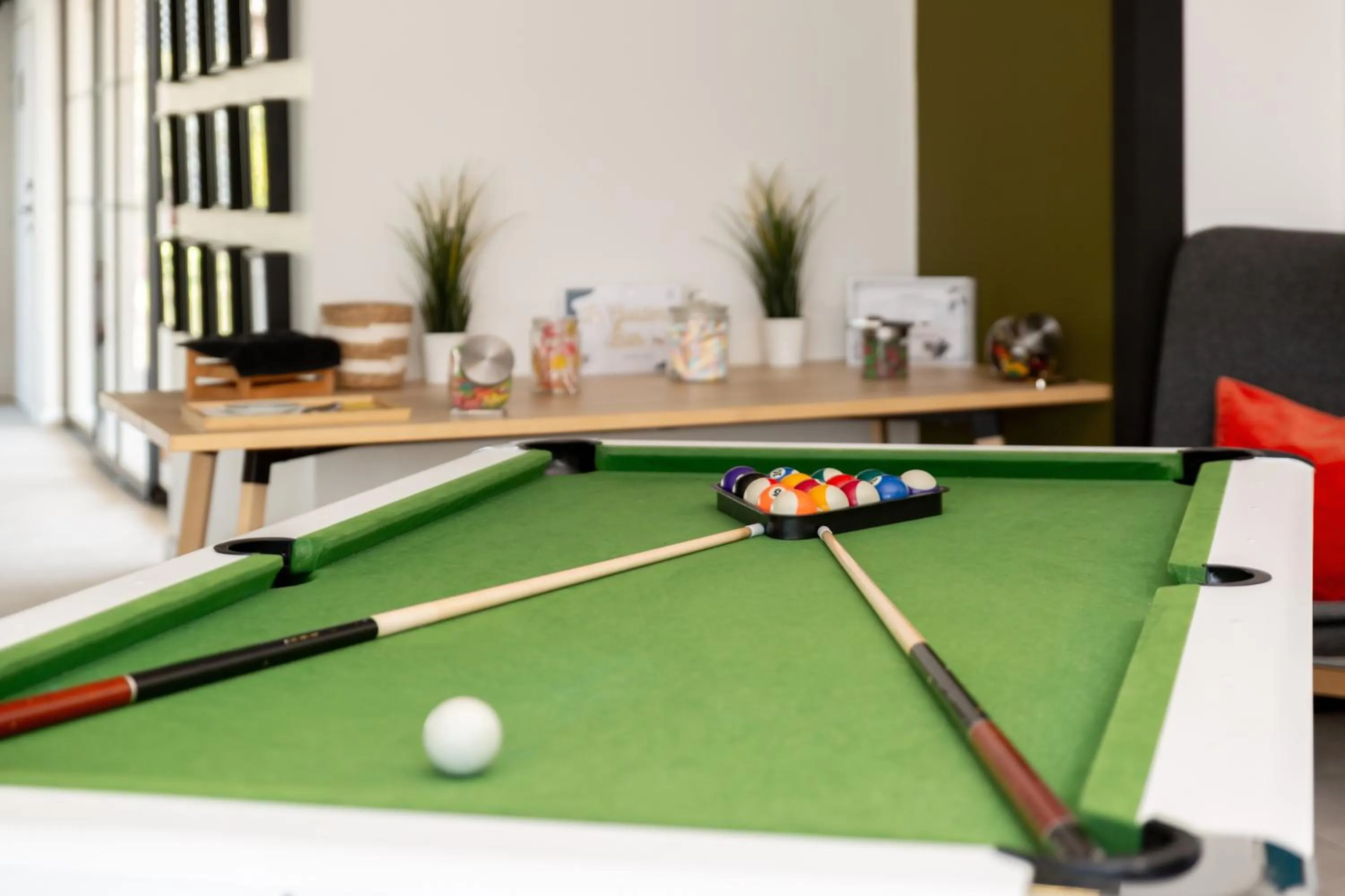 Billiard in Golden Tulip Hotel & Rooftop Martigues Provence