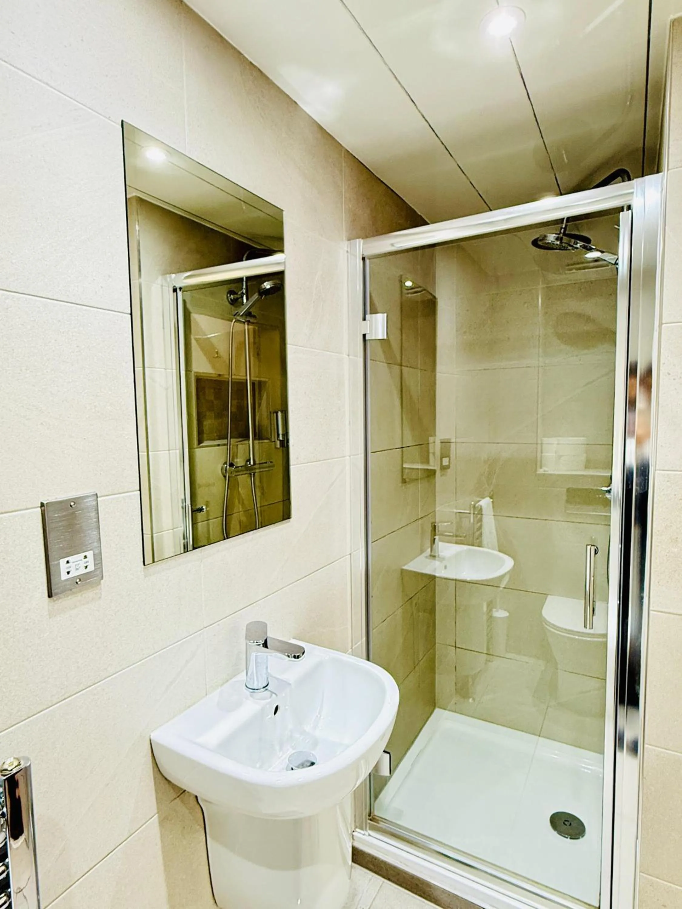 Shower in Sandyford Lodge