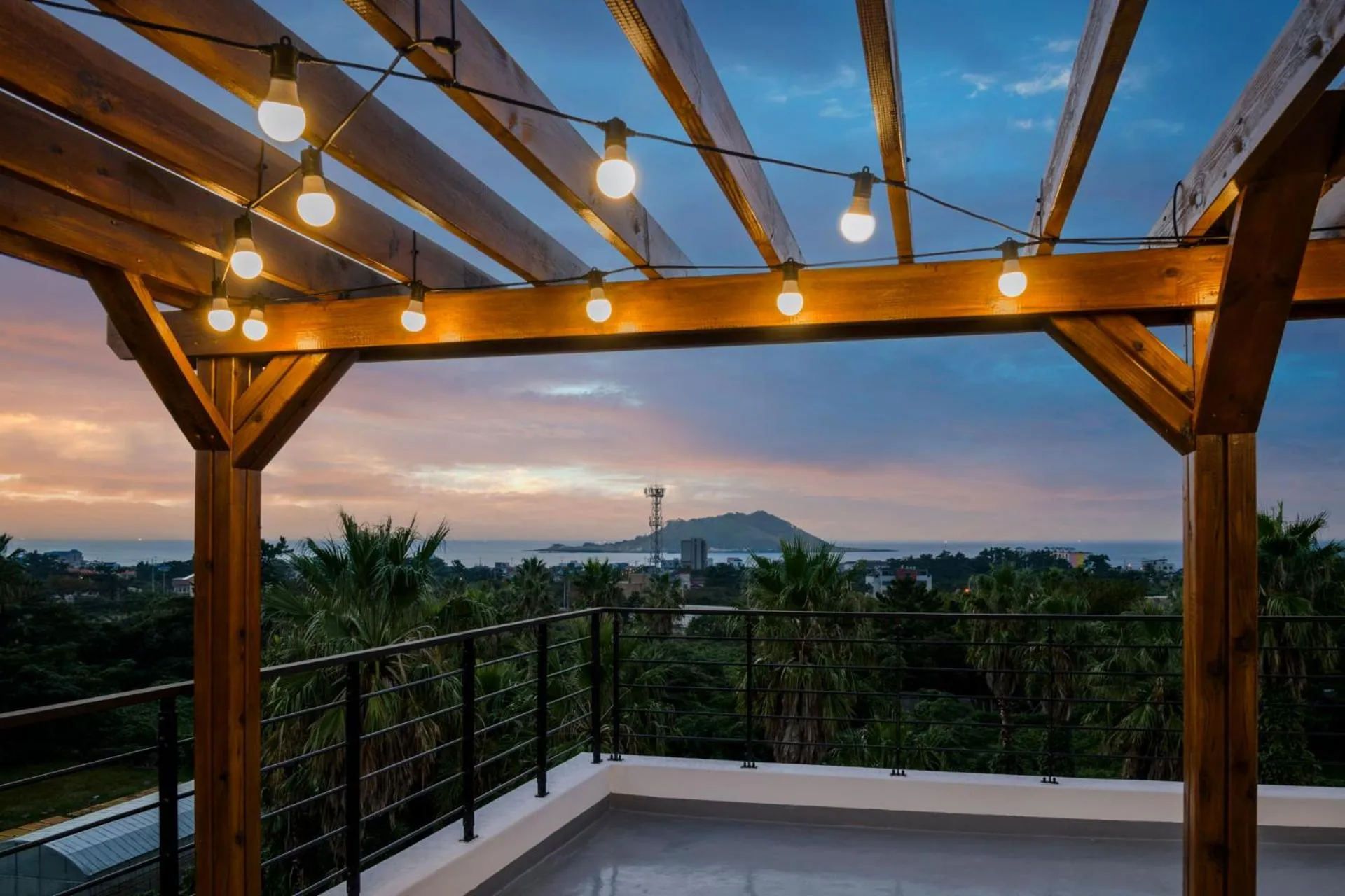 Balcony/Terrace in Liverpool & Spa