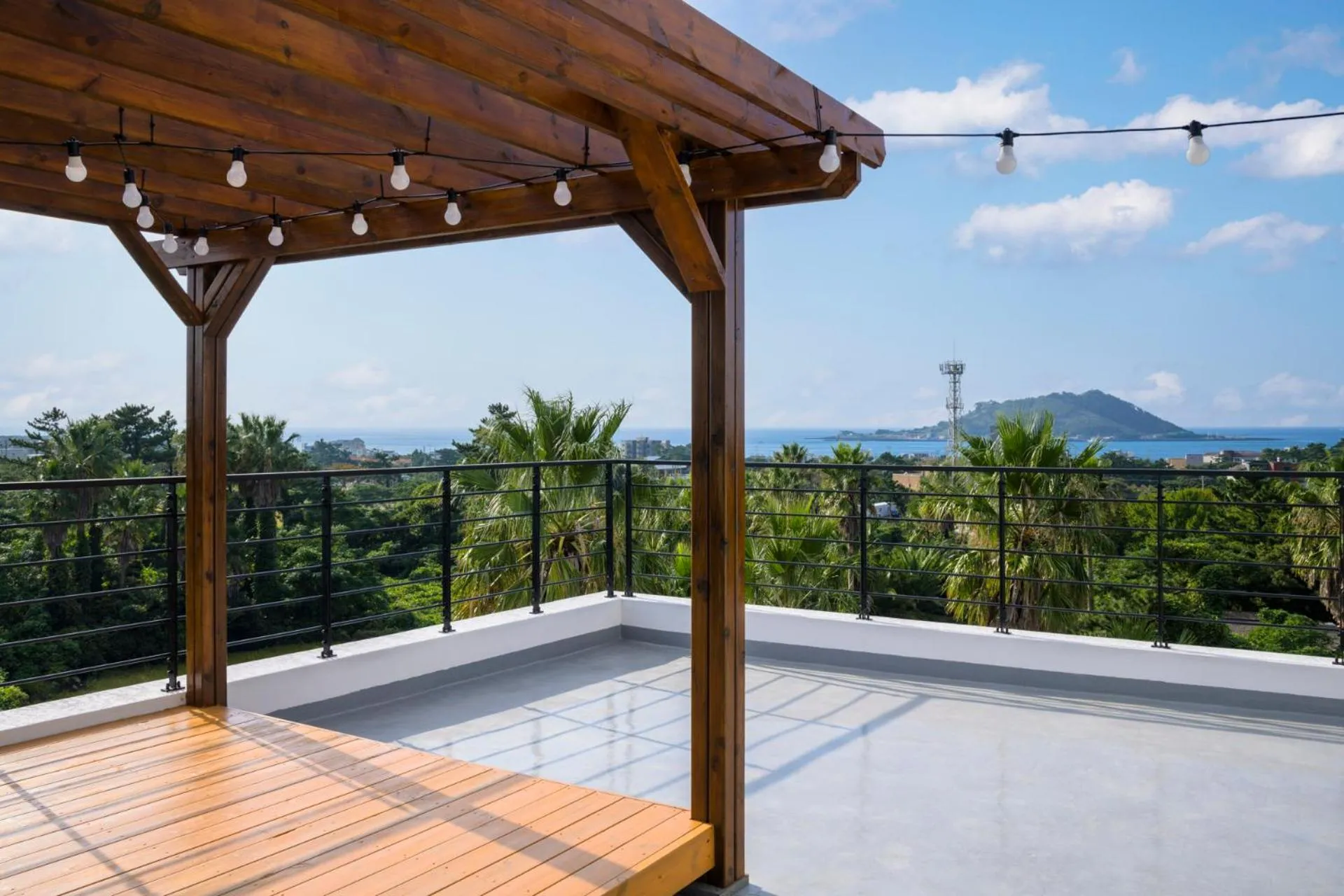 Balcony/Terrace in Liverpool & Spa