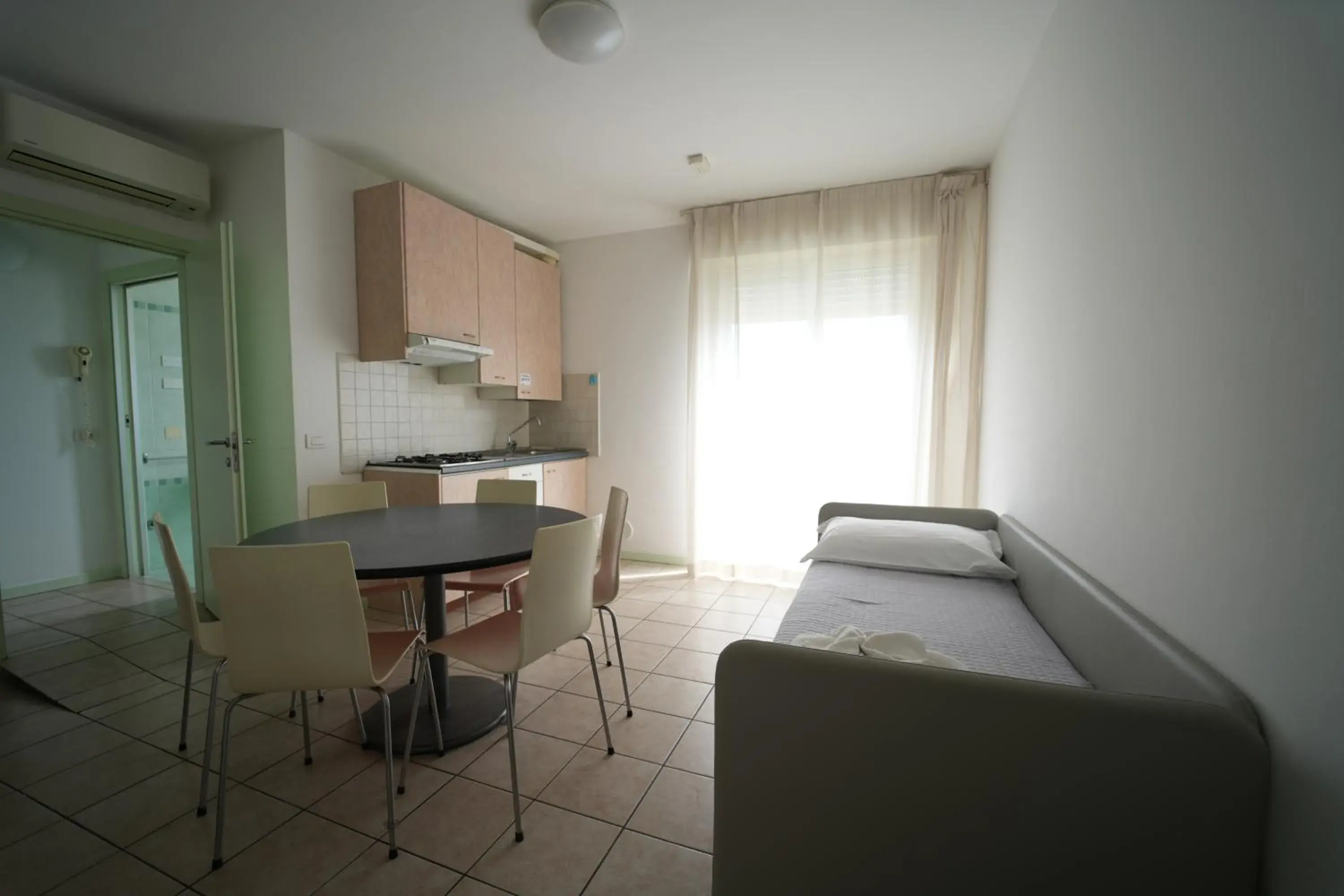 Two-Bedroom Apartment with Balcony in Lugano Residence Two-Bedroom Apartment with Balcony in Lugano Residence