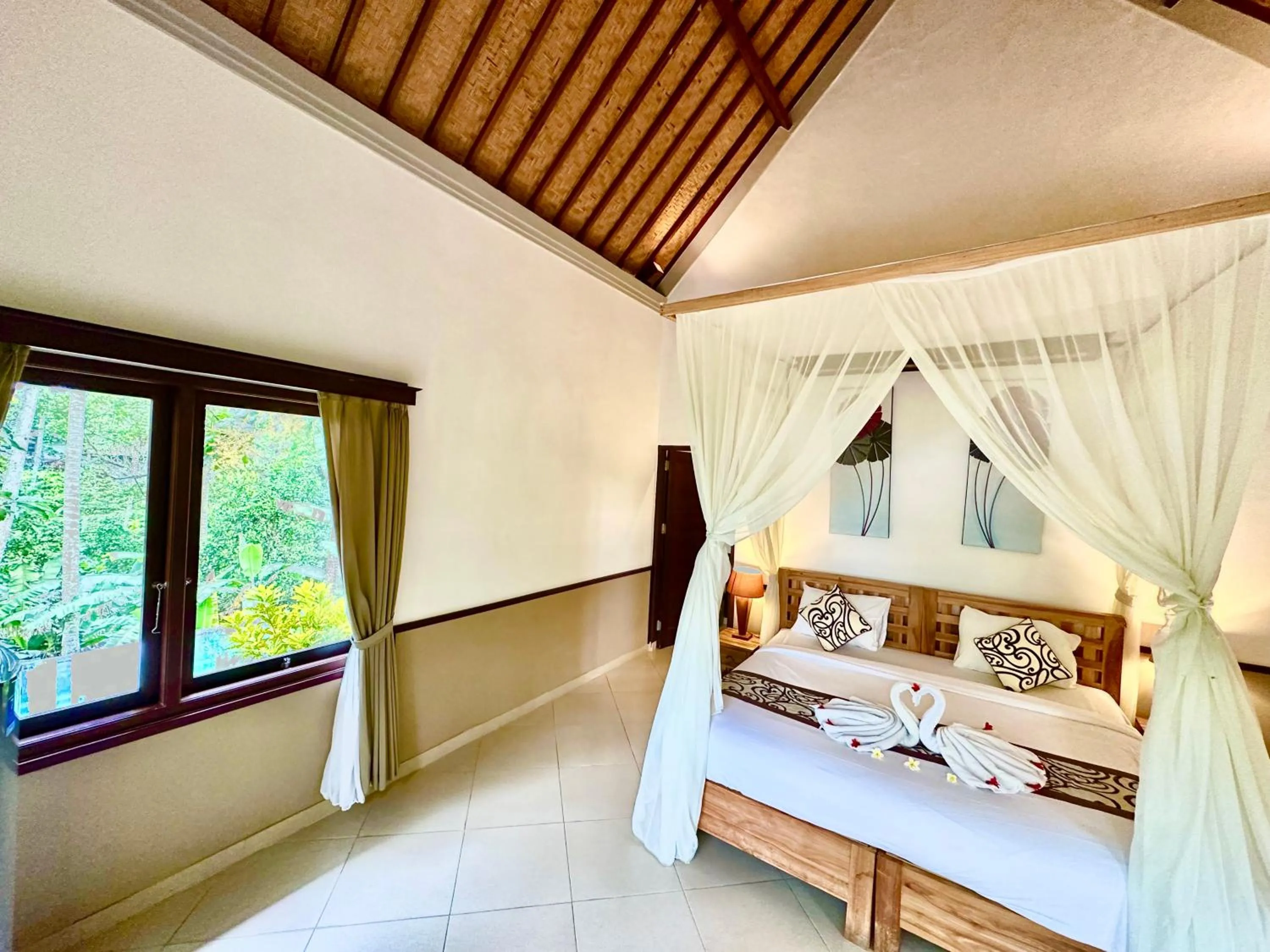 Property building, Bed in Dupa Ubud