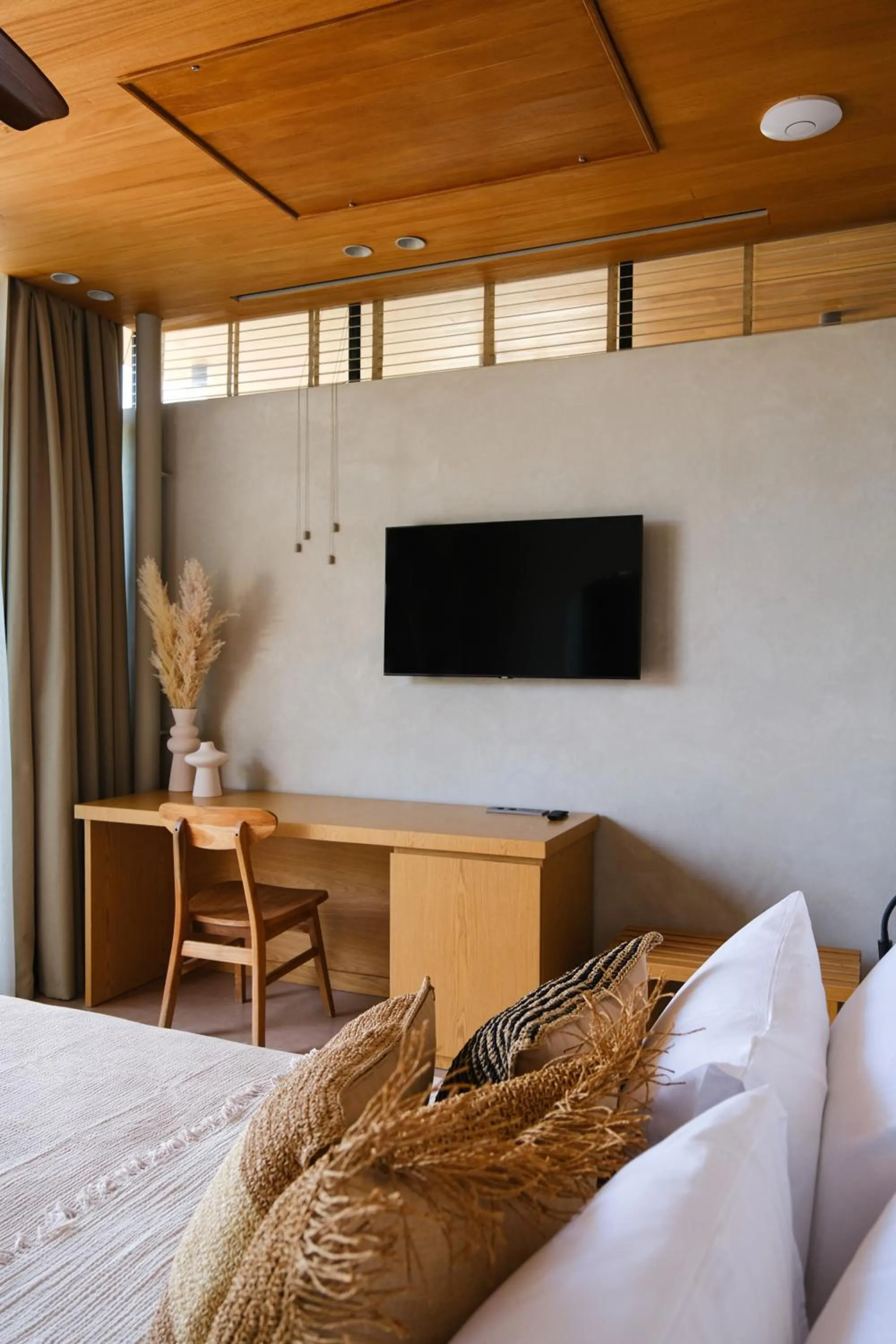 TV and multimedia in Birdcage 33 Hotel - Adult Only