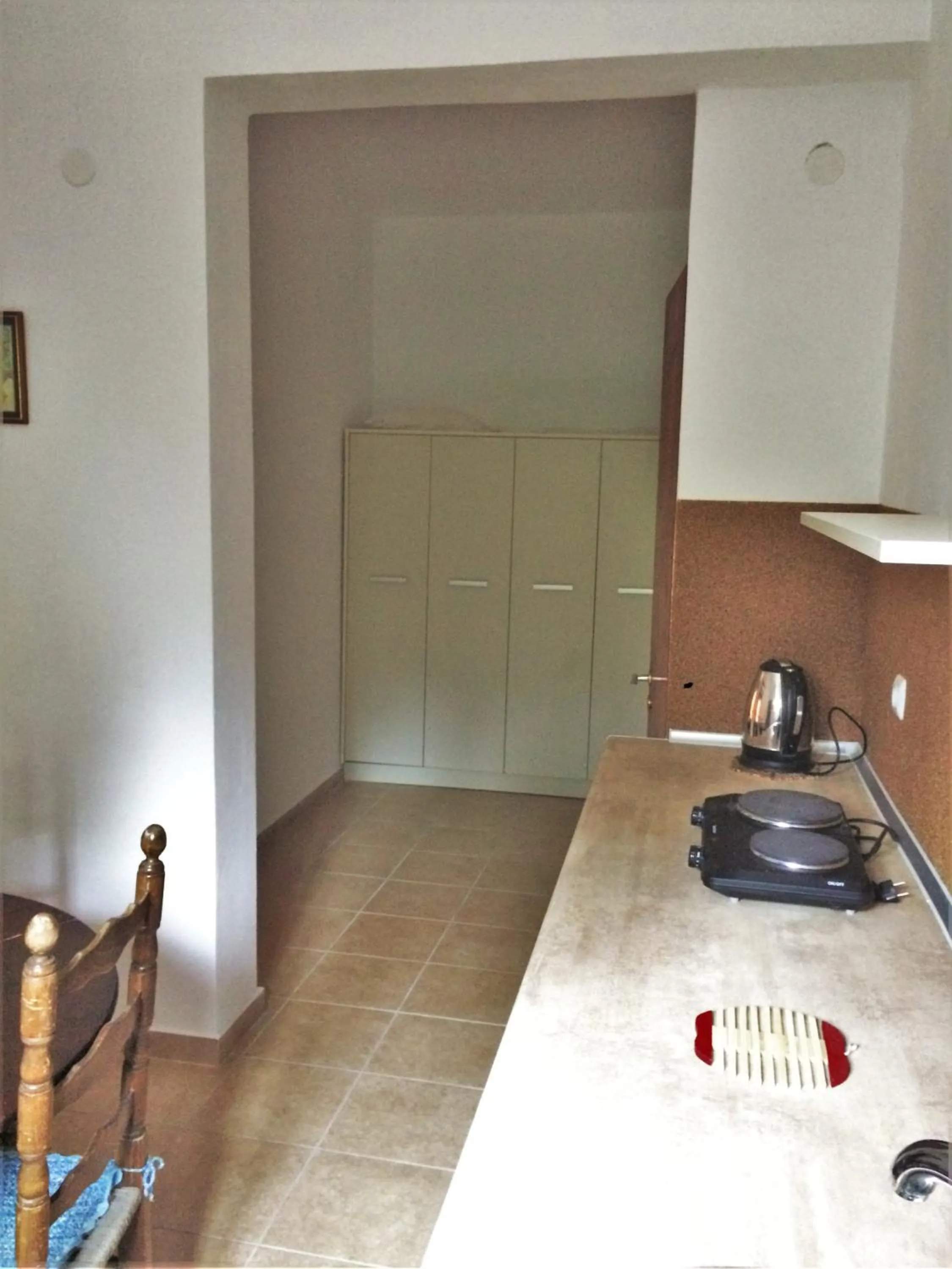 Photo of the whole room in Captains Studios & Apartments