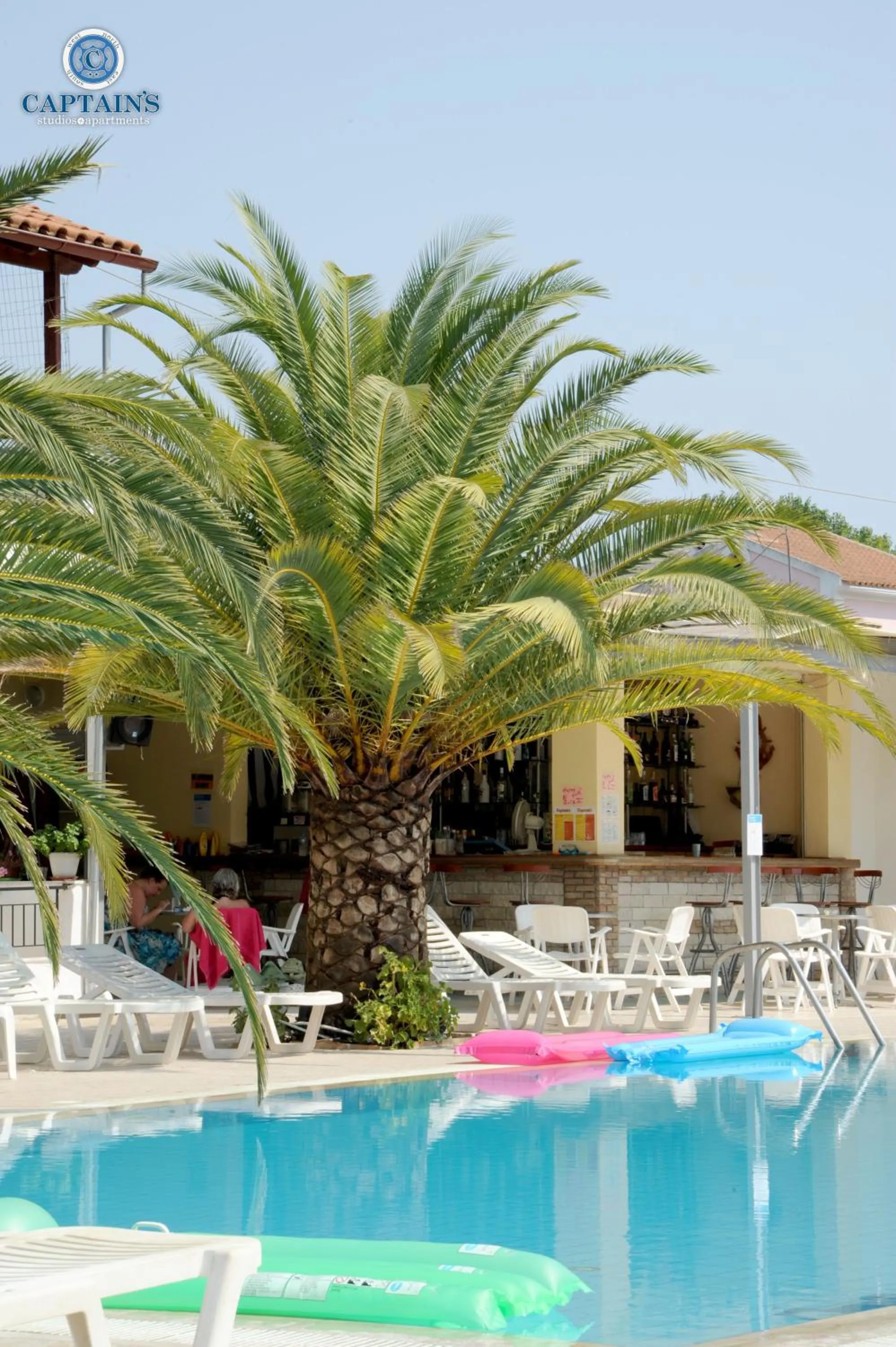 Lounge or bar in Captains Studios & Apartments