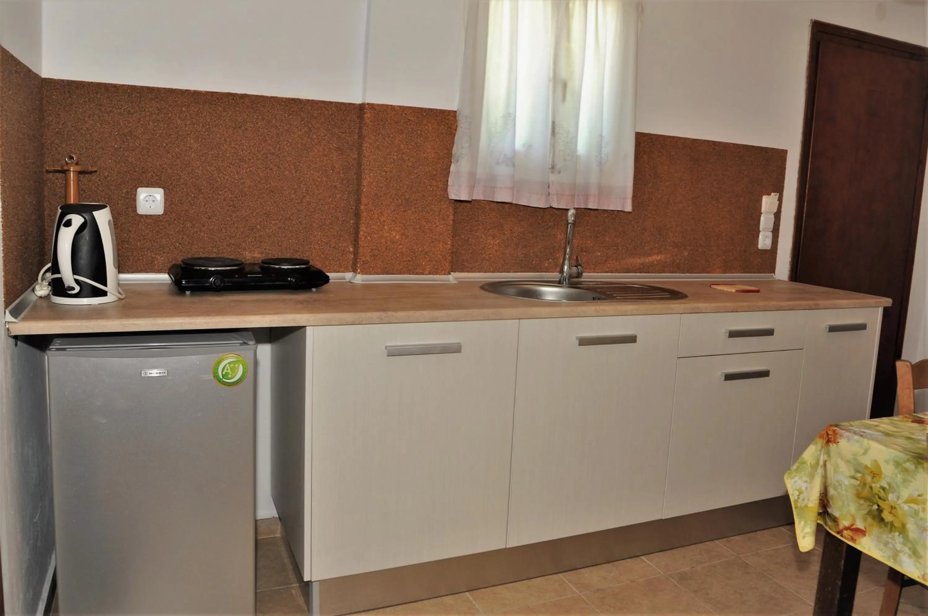 Coffee/tea facilities in Captains Studios & Apartments