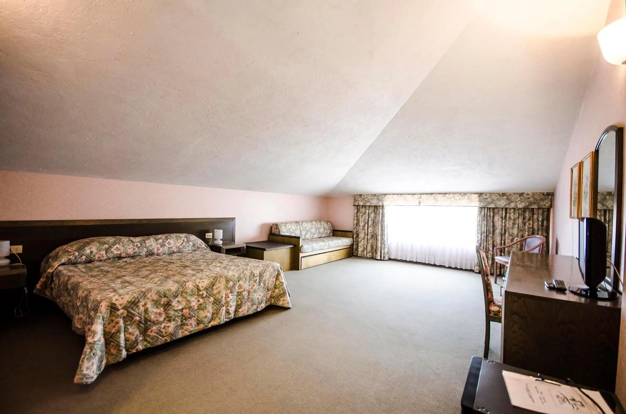 Photo of the whole room, Bed in Torre Del Sole