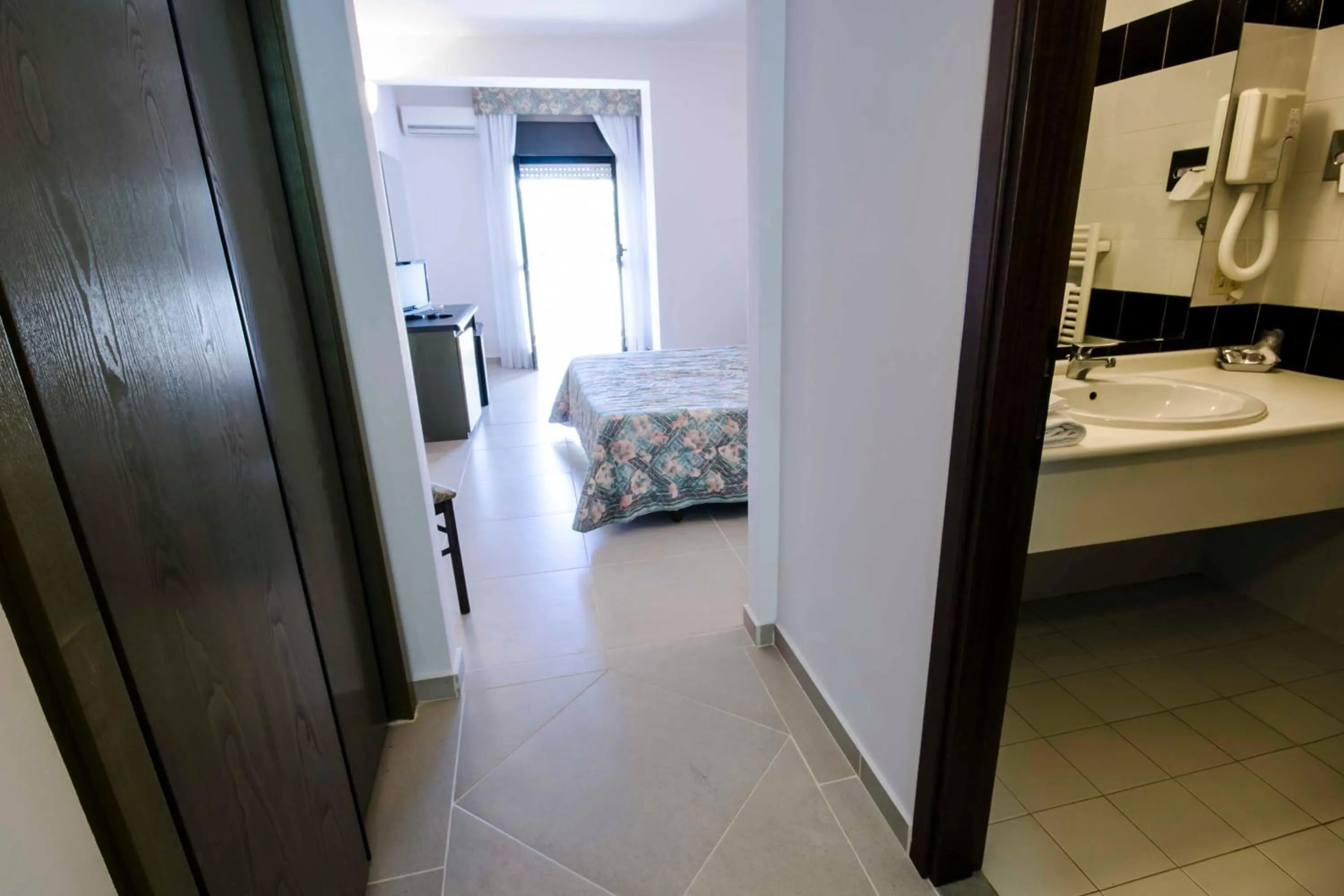 Photo of the whole room, Bed in Torre Del Sole