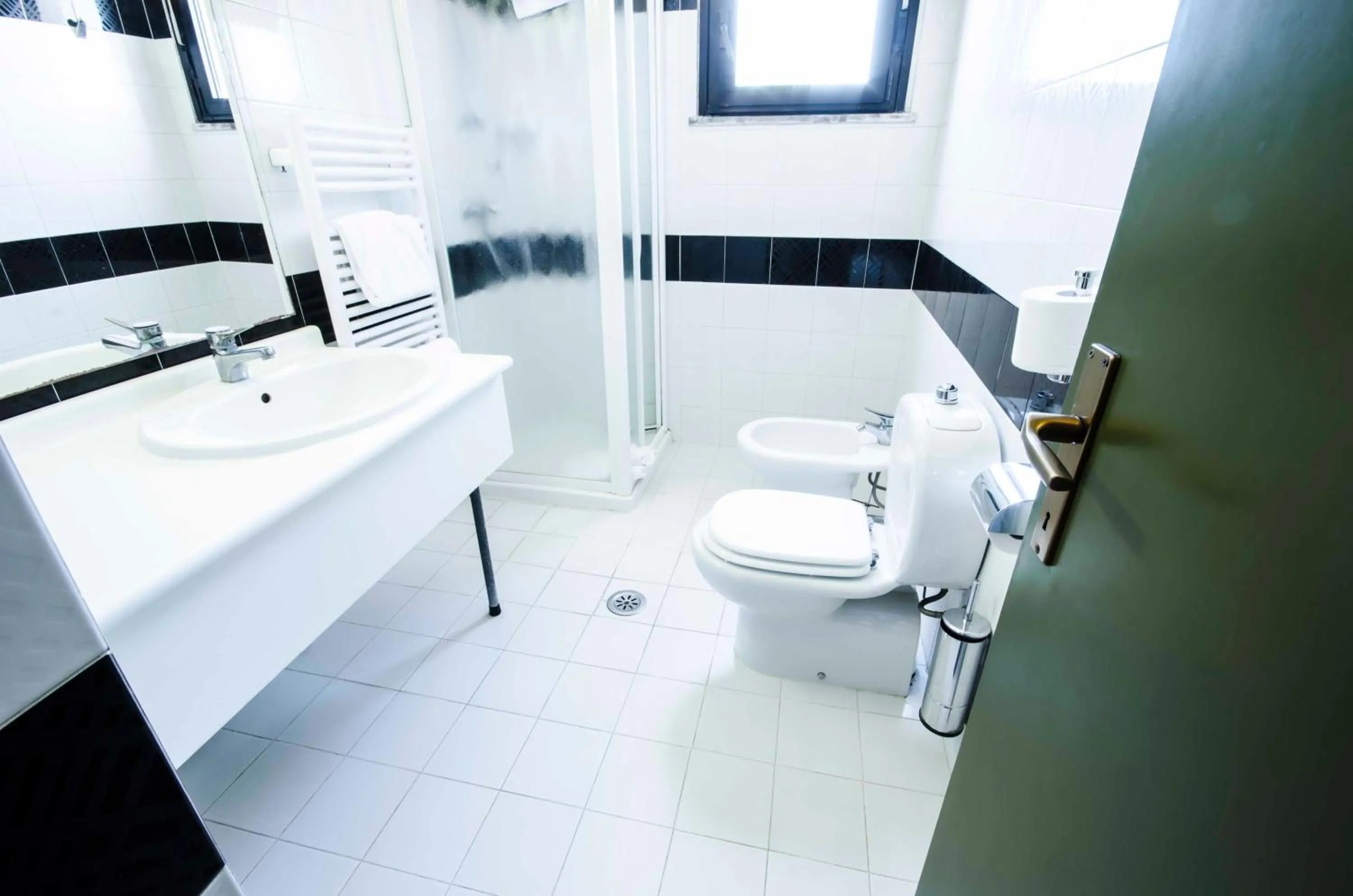 Shower in Torre Del Sole