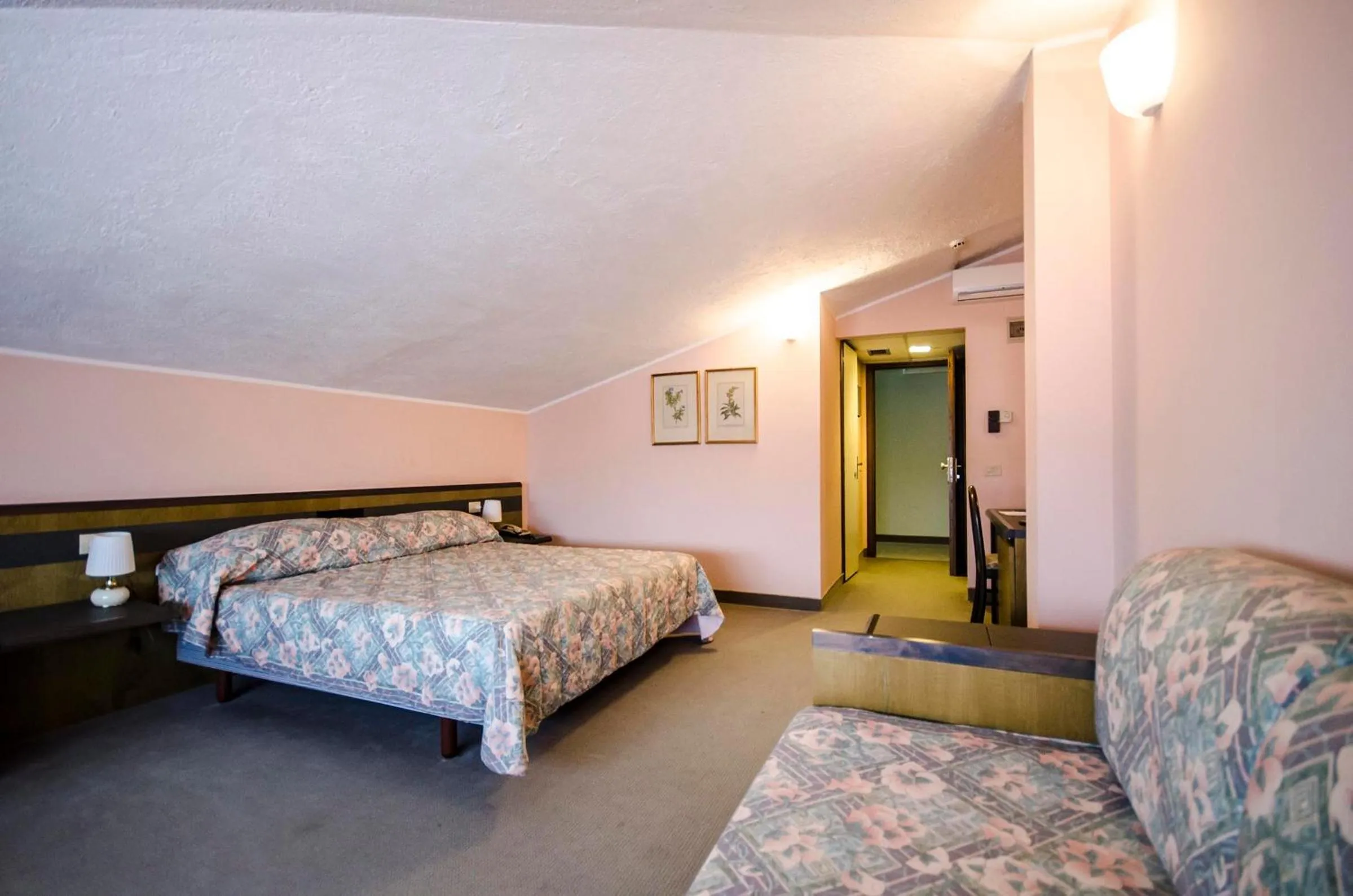 Photo of the whole room, Bed in Torre Del Sole