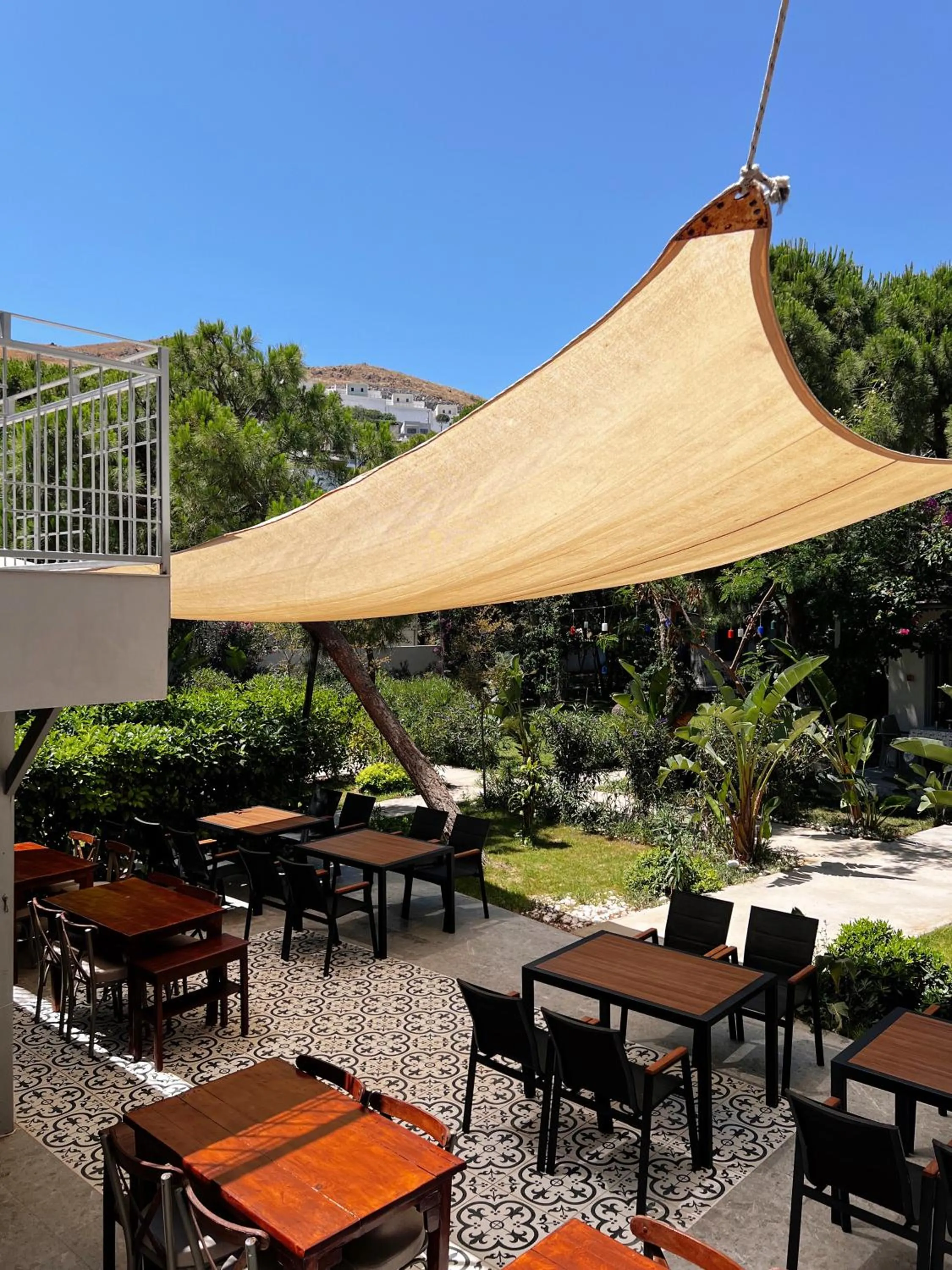 Restaurant/places to eat in ByAKKAN HOTEL