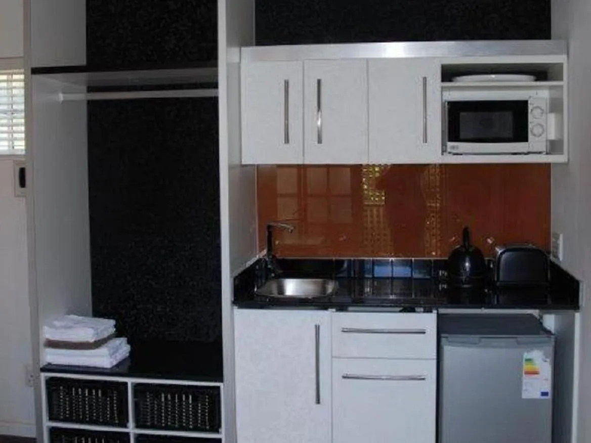 Kitchen or kitchenette in Knysna Inn